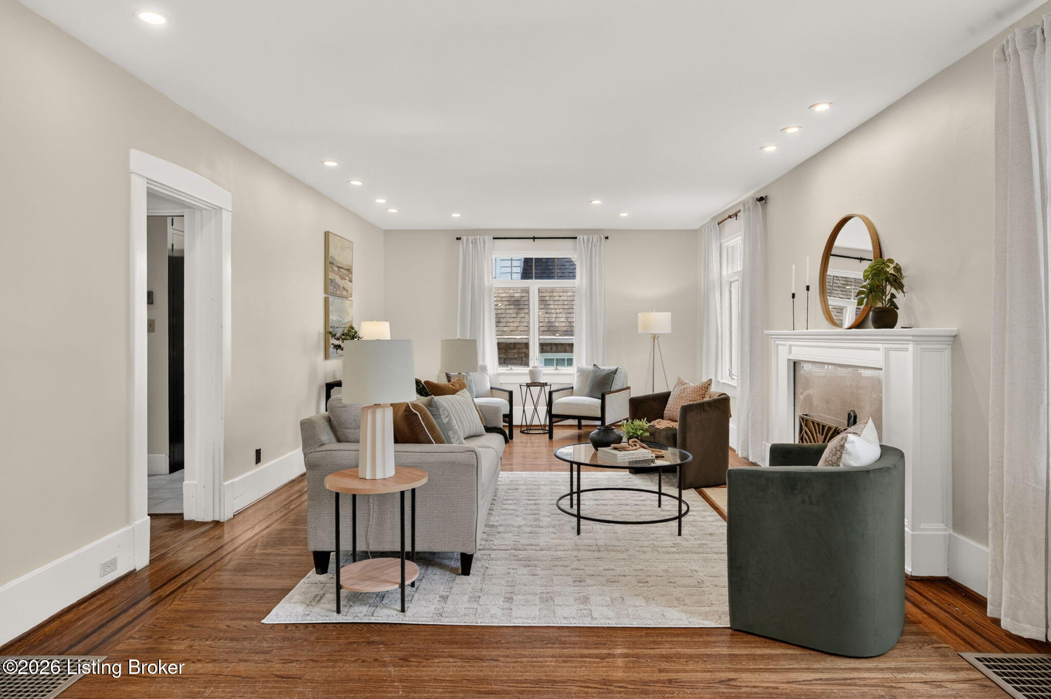 2116 Lakeside Dr