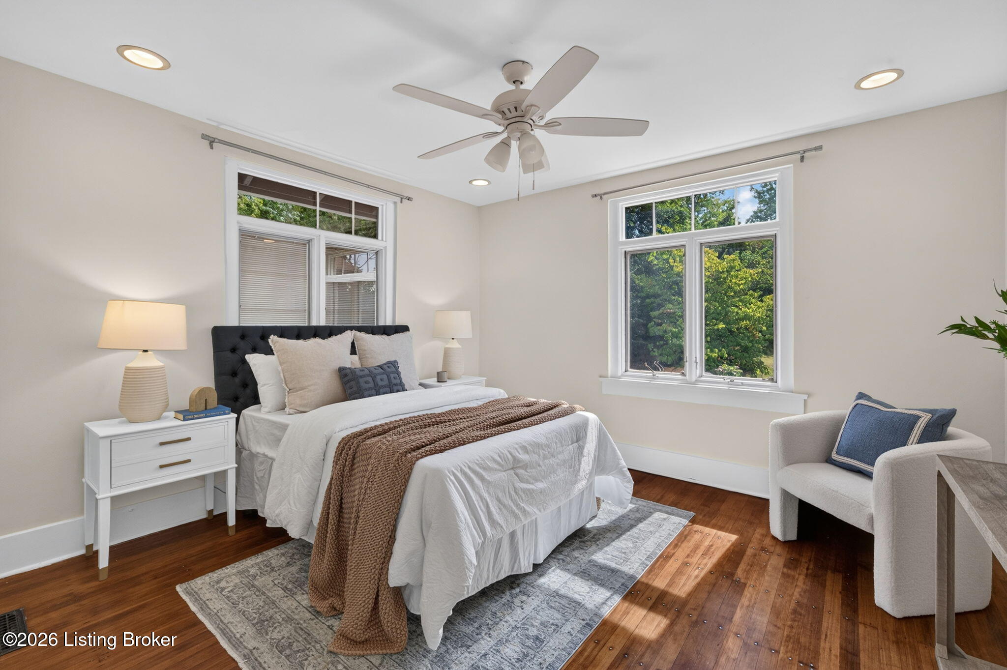 2116 Lakeside Dr