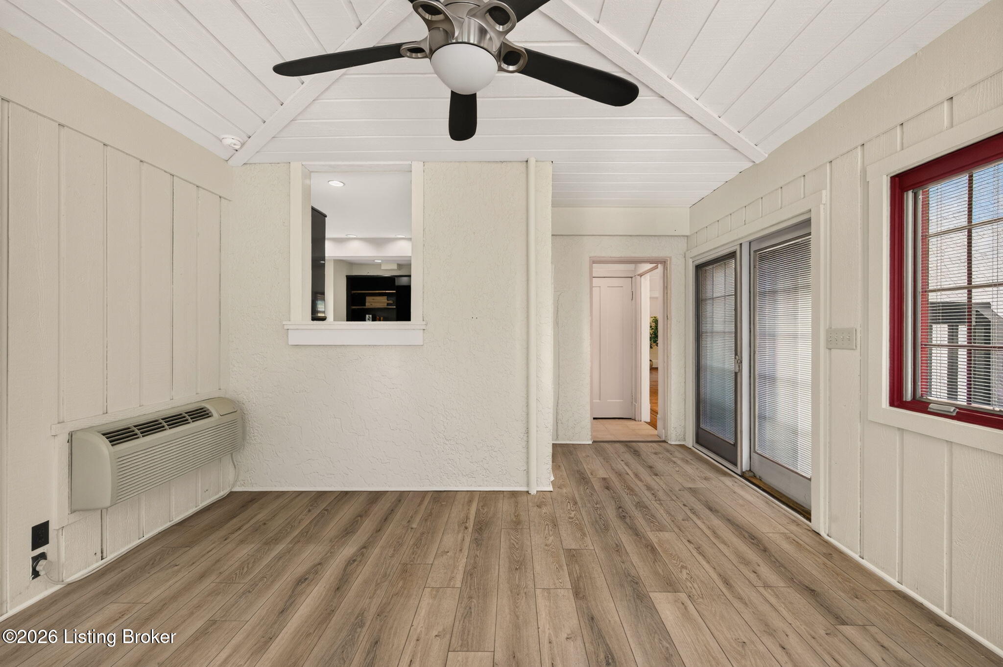 2116 Lakeside Dr