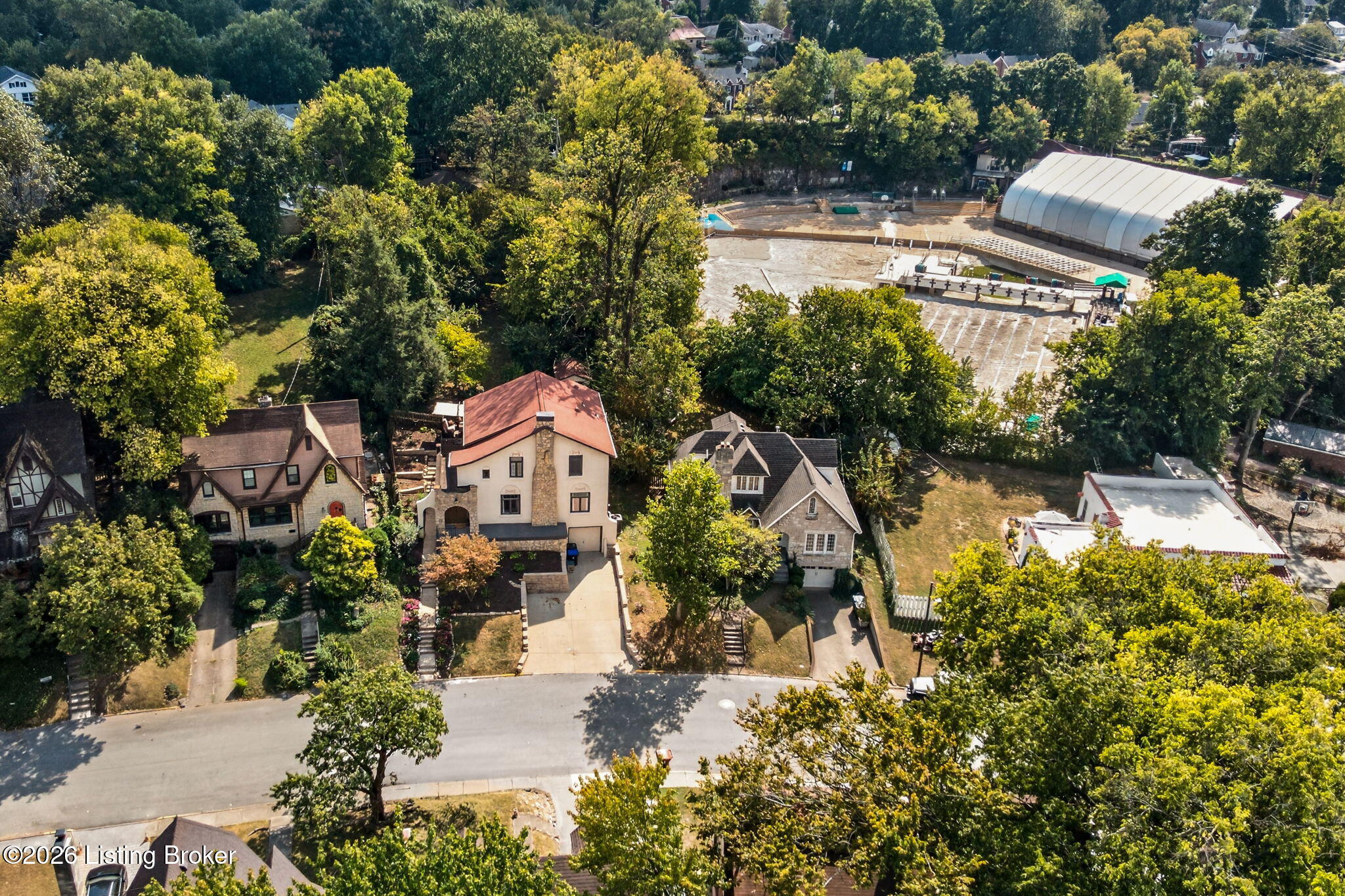2116 Lakeside Dr