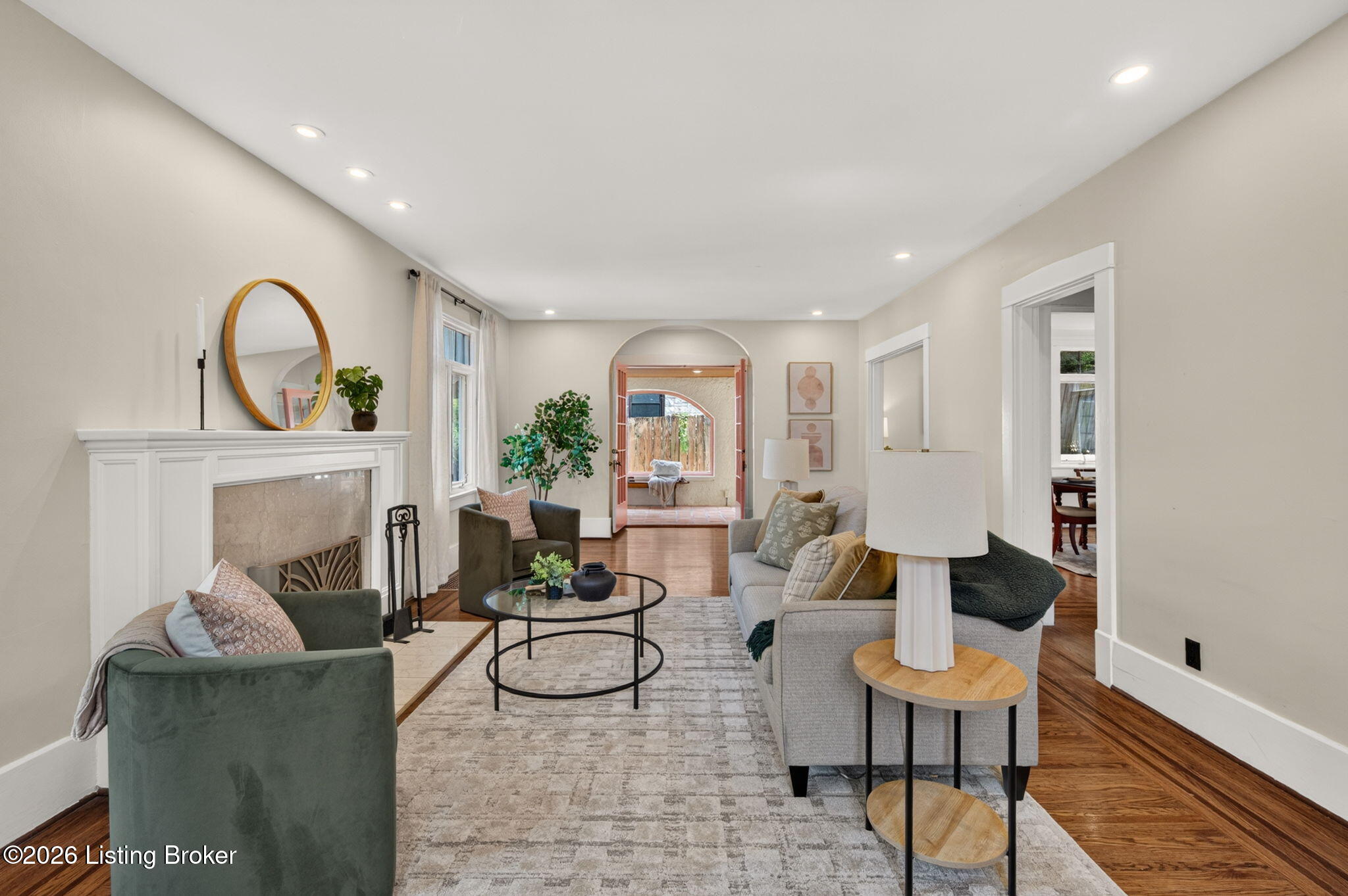 2116 Lakeside Dr