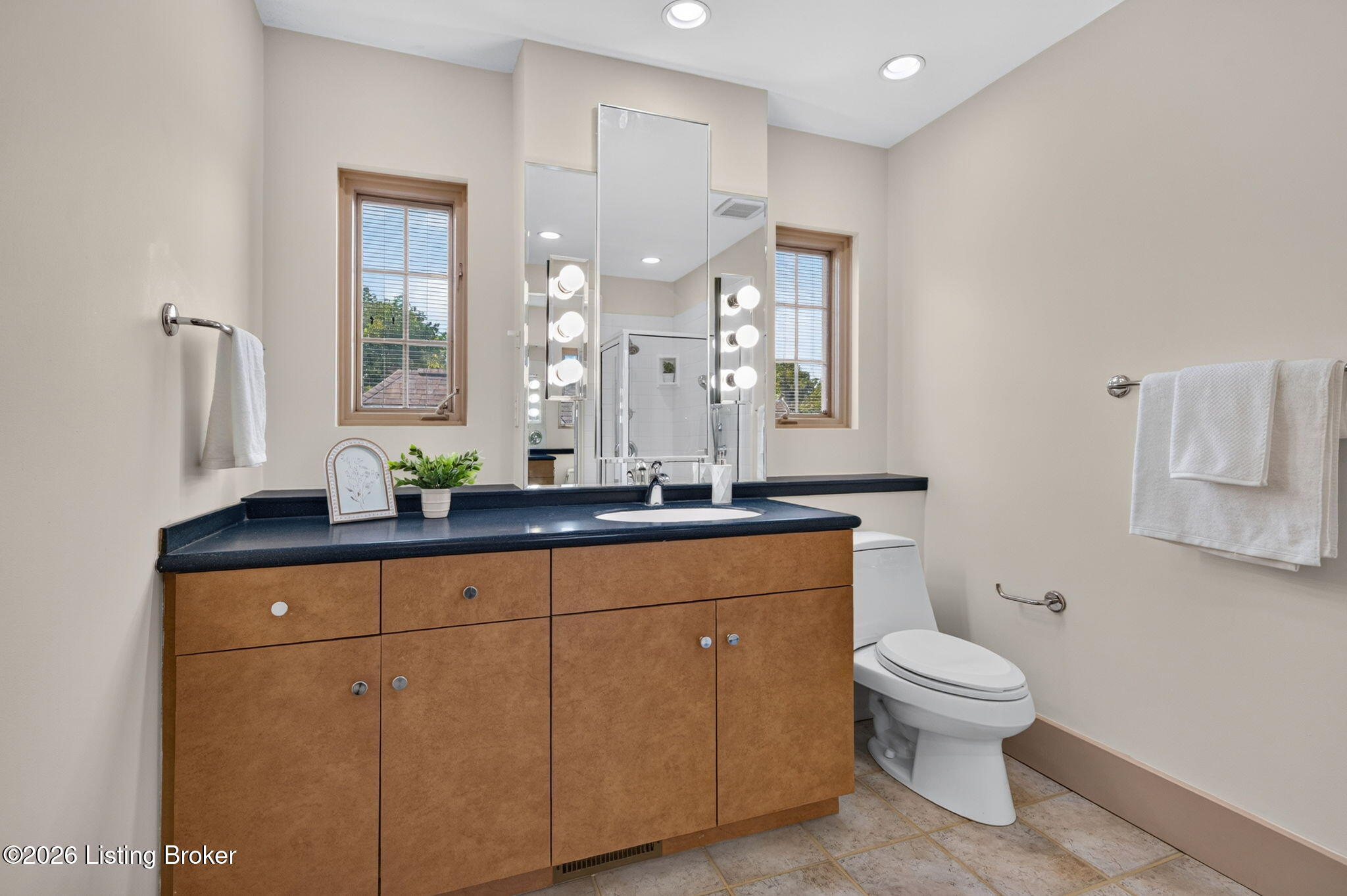 2116 Lakeside Dr