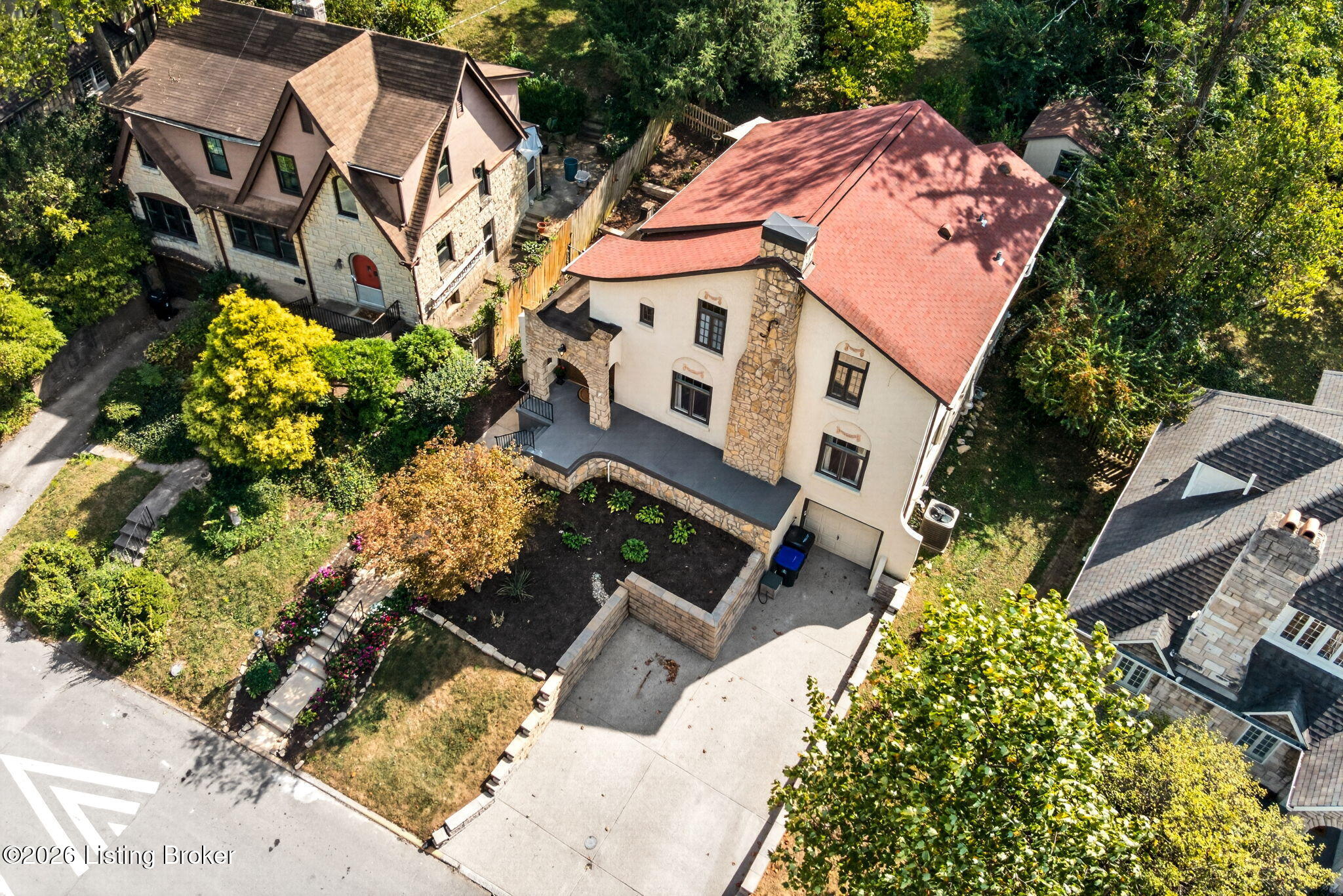 2116 Lakeside Dr