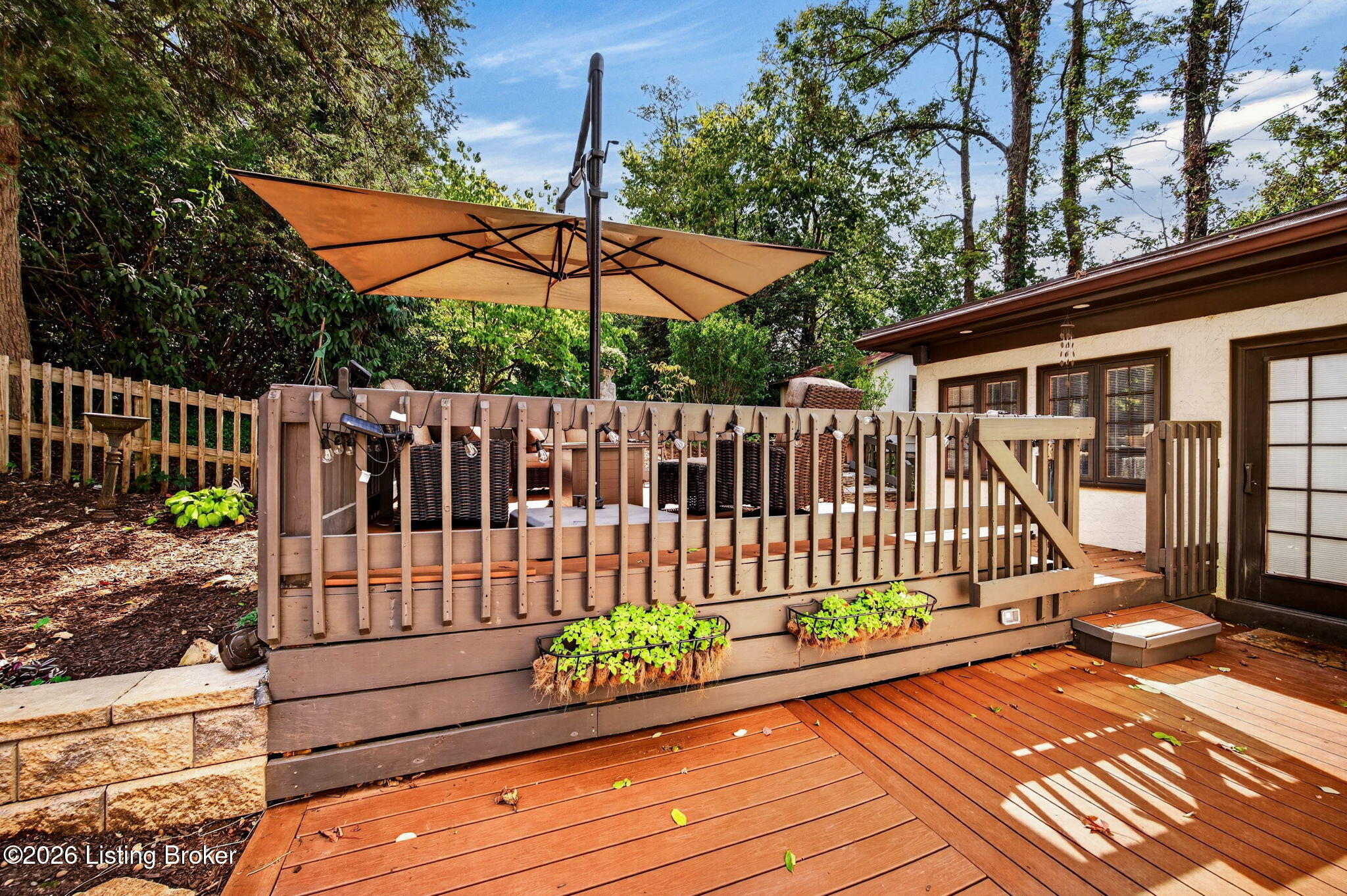 2116 Lakeside Dr