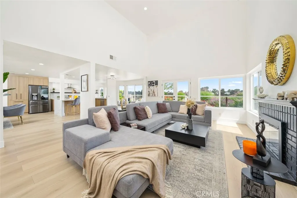 3638 Lorimer Lane