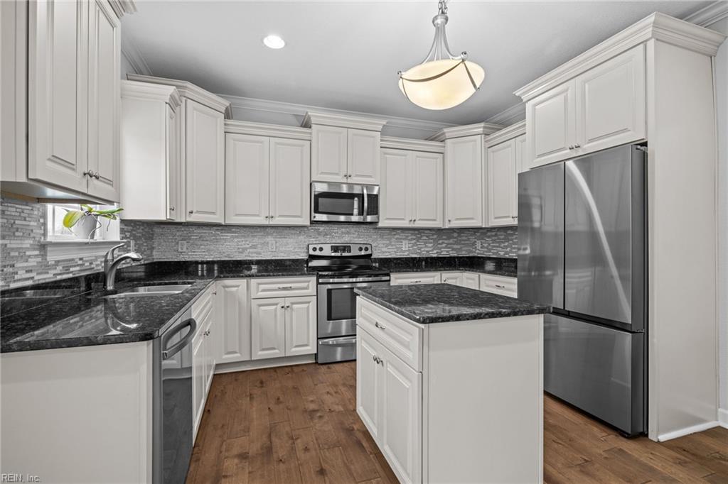 3925 Grand Isle Dr DR