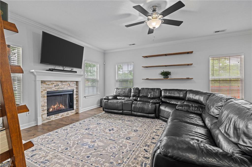 3925 Grand Isle Dr DR