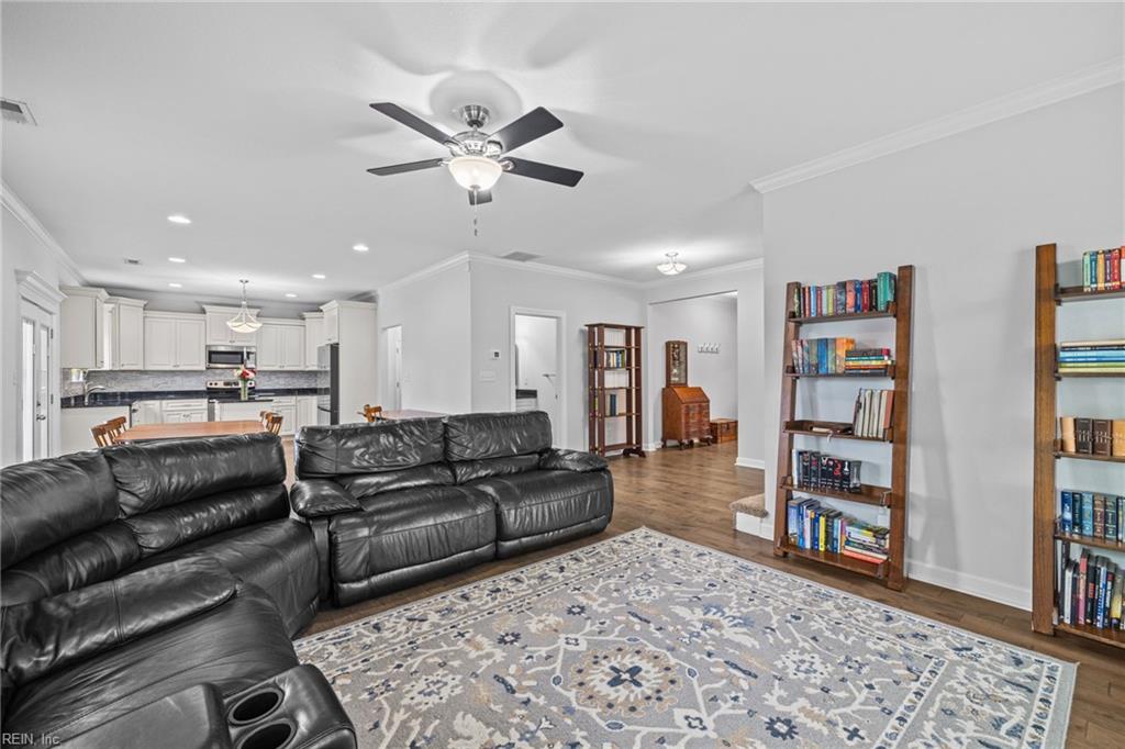 3925 Grand Isle Dr DR