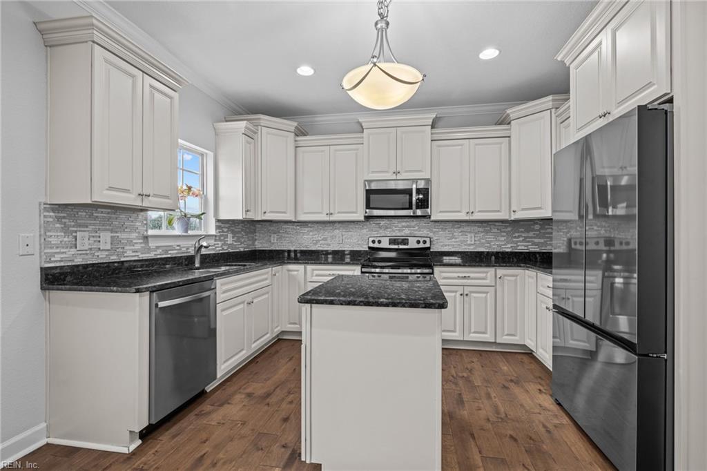 3925 Grand Isle Dr DR