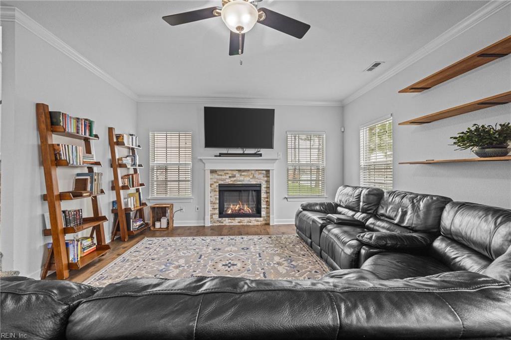 3925 Grand Isle Dr DR