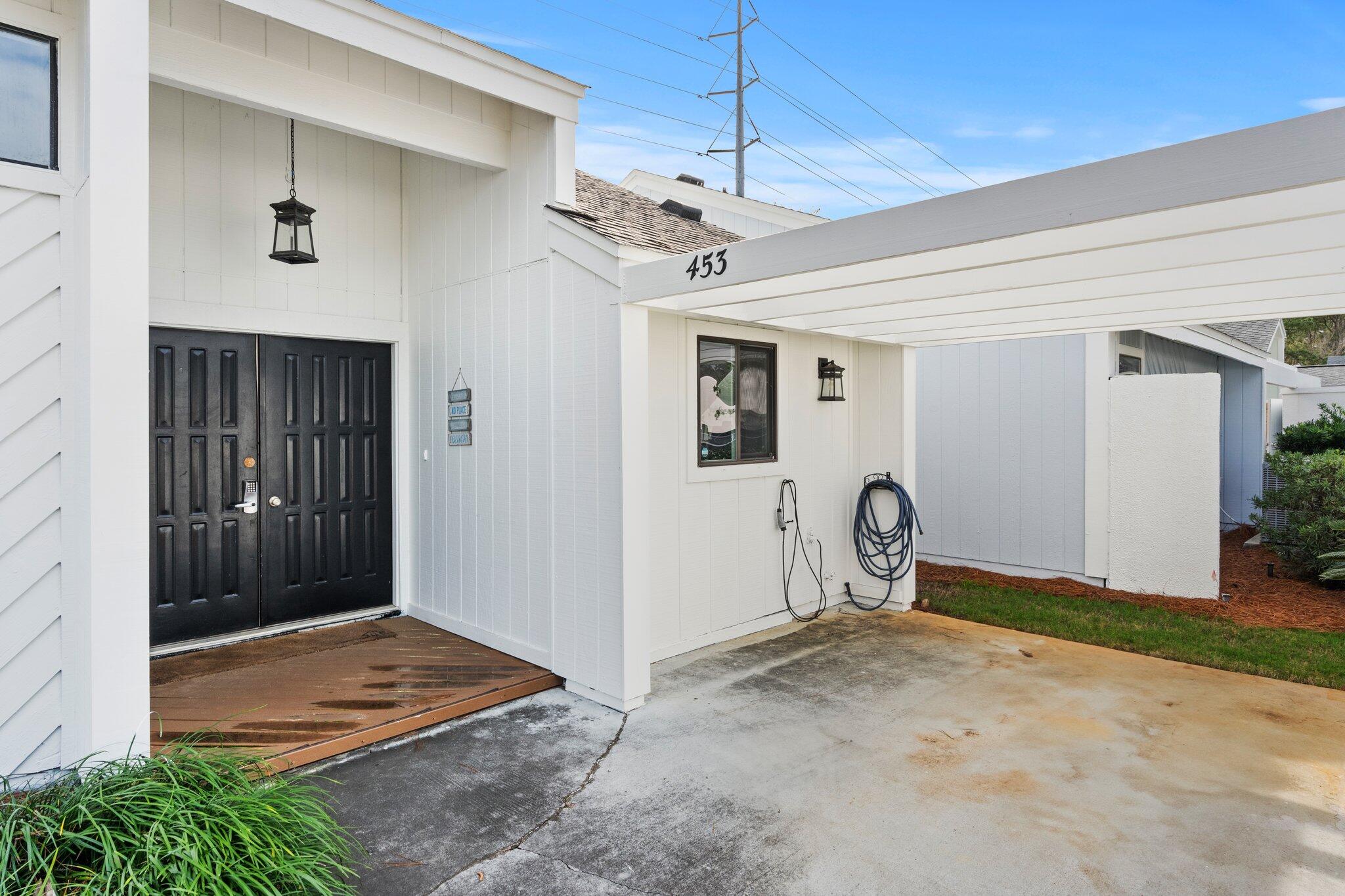 453 E Linkside Place