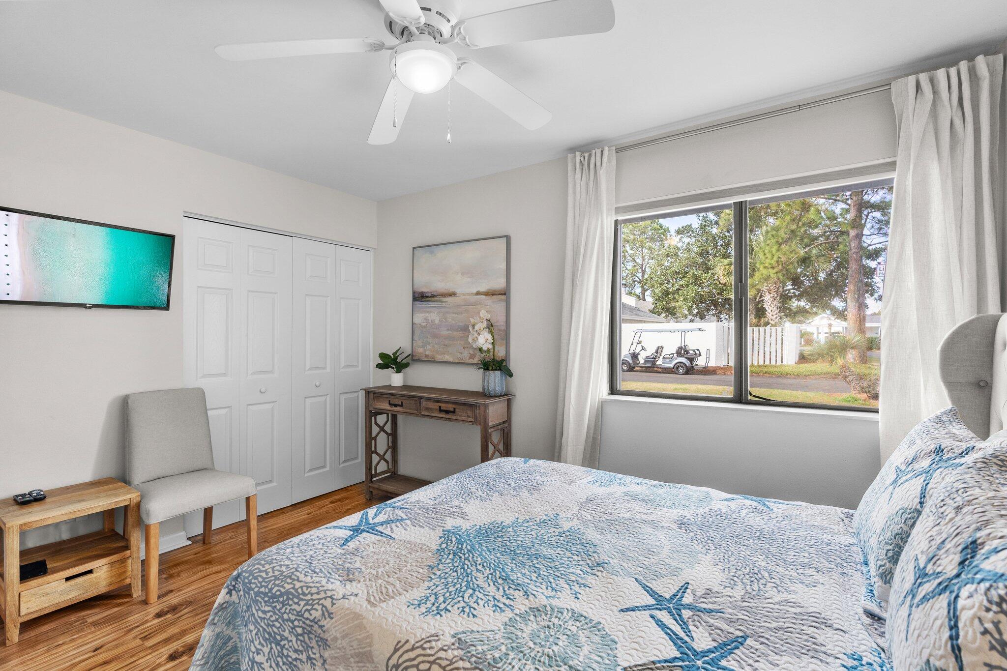 453 E Linkside Place