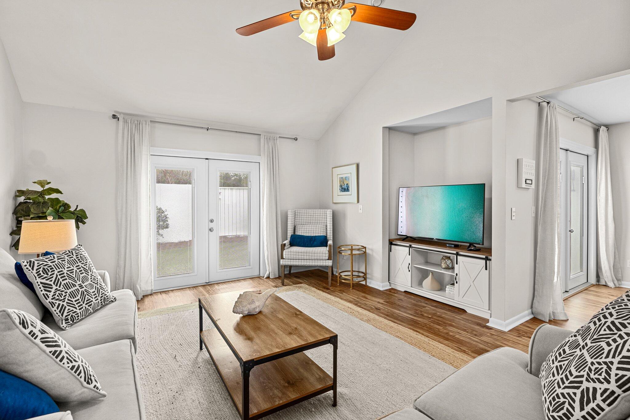 453 E Linkside Place