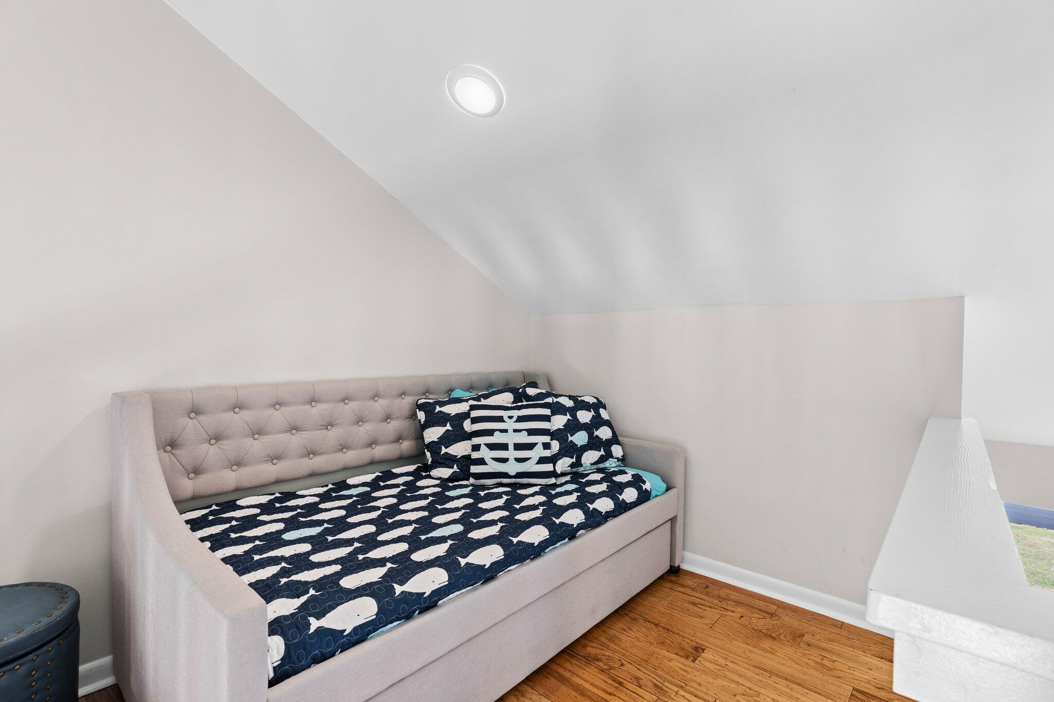 453 E Linkside Place