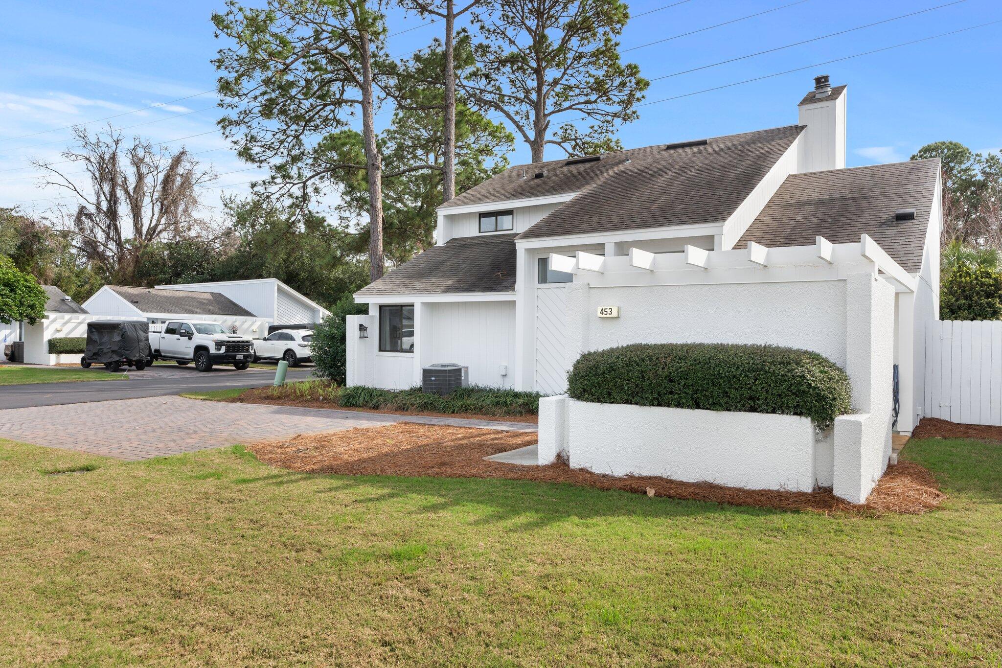 453 E Linkside Place