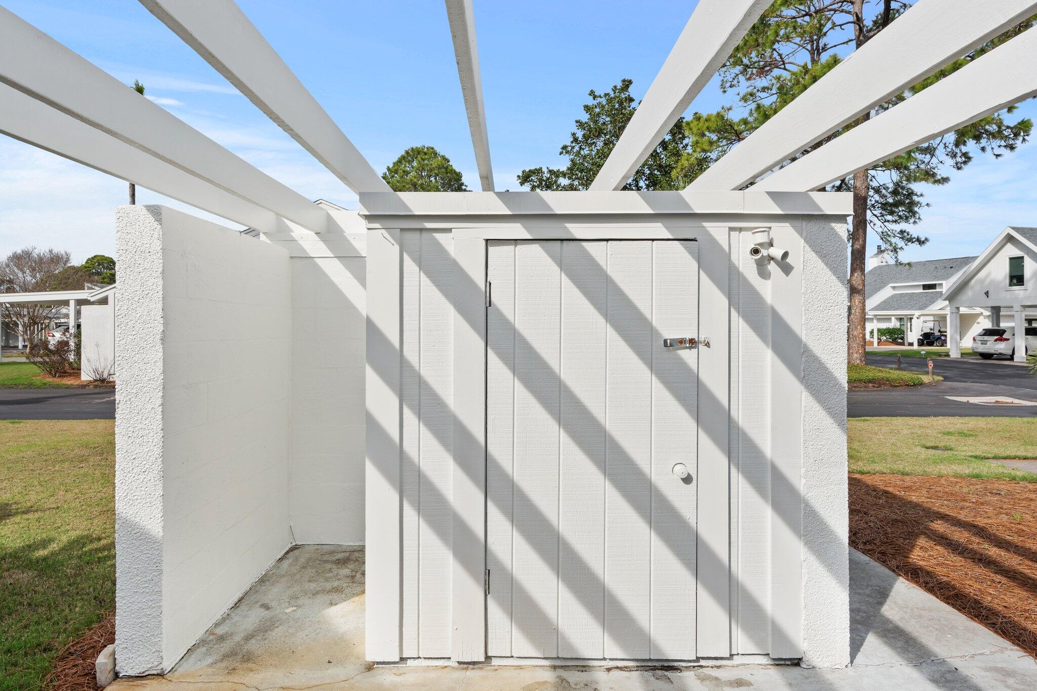 453 E Linkside Place