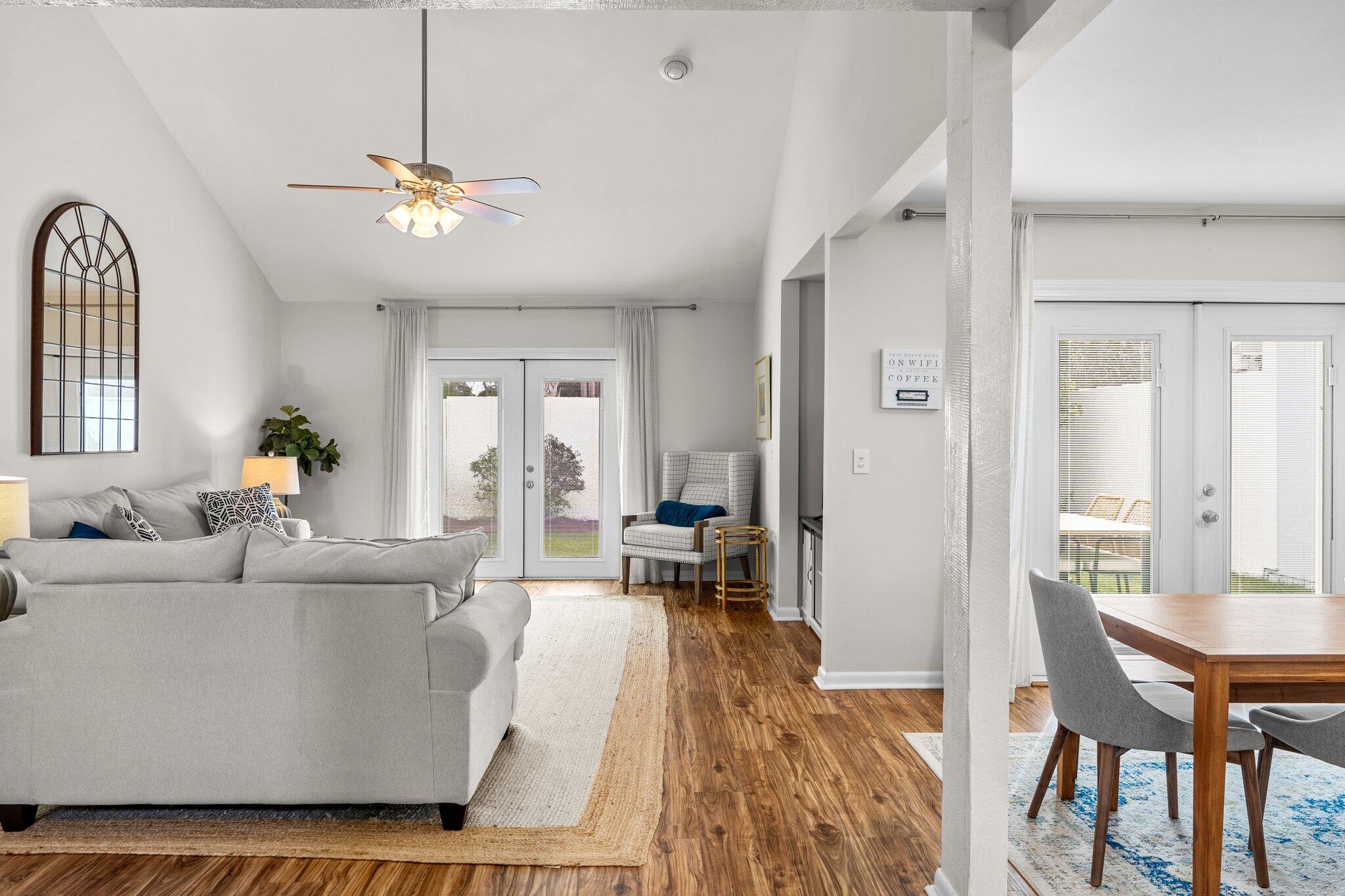 453 E Linkside Place