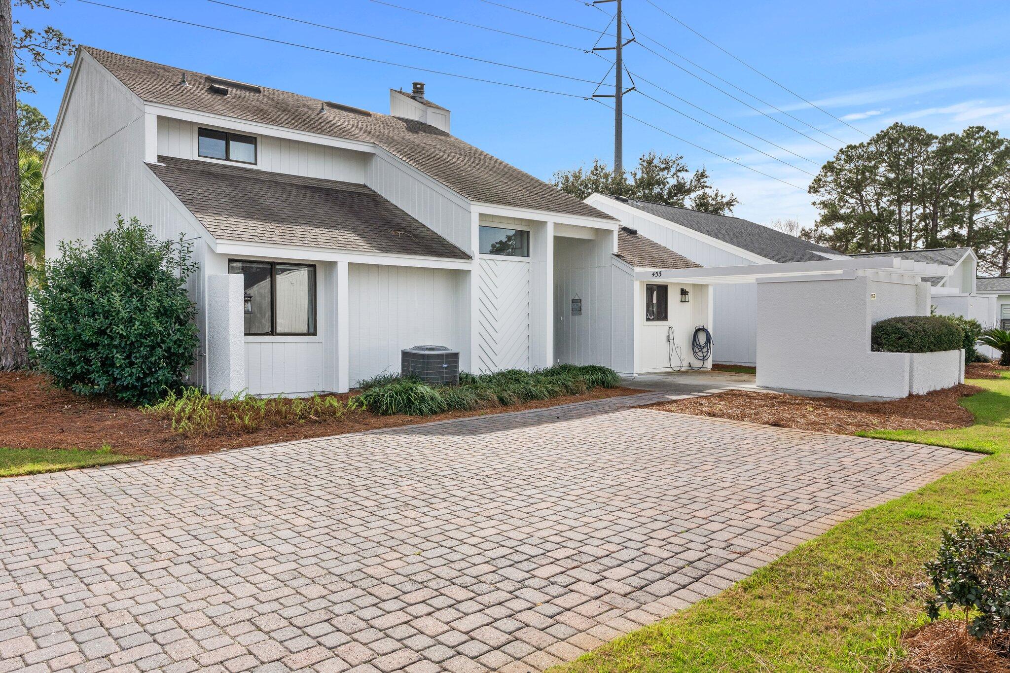 453 E Linkside Place