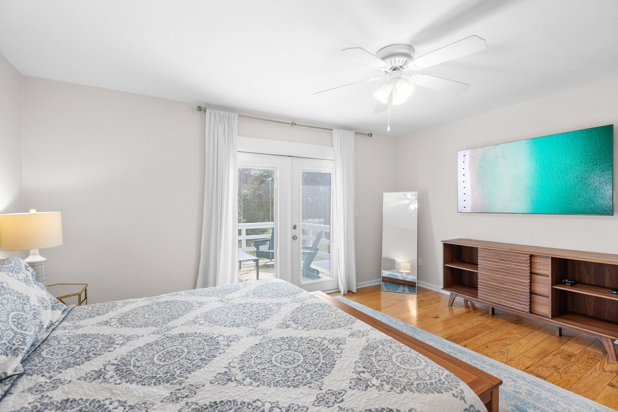 453 E Linkside Place