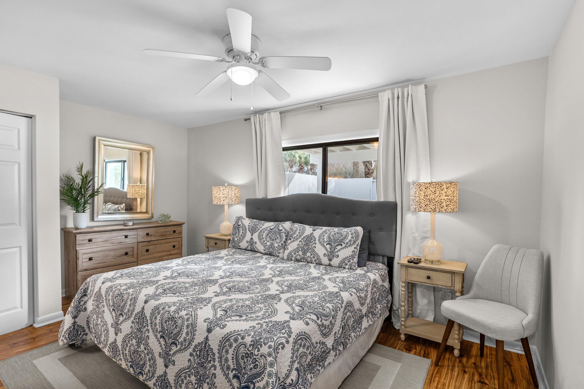 453 E Linkside Place