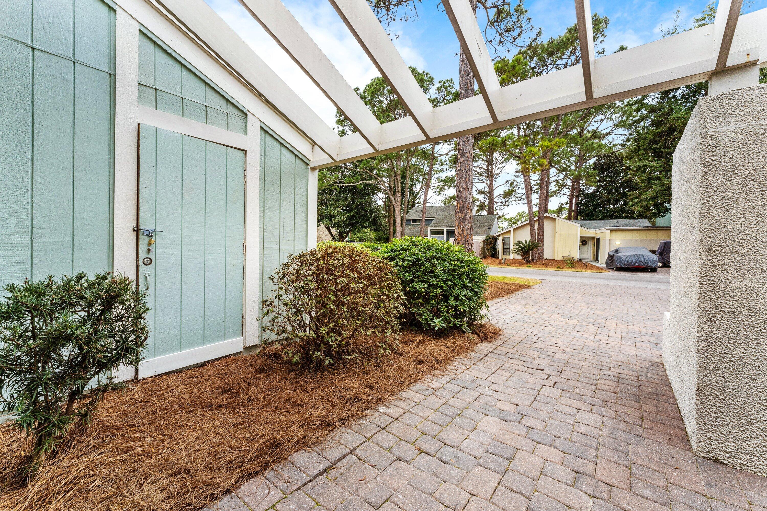 498 Linkside Drive