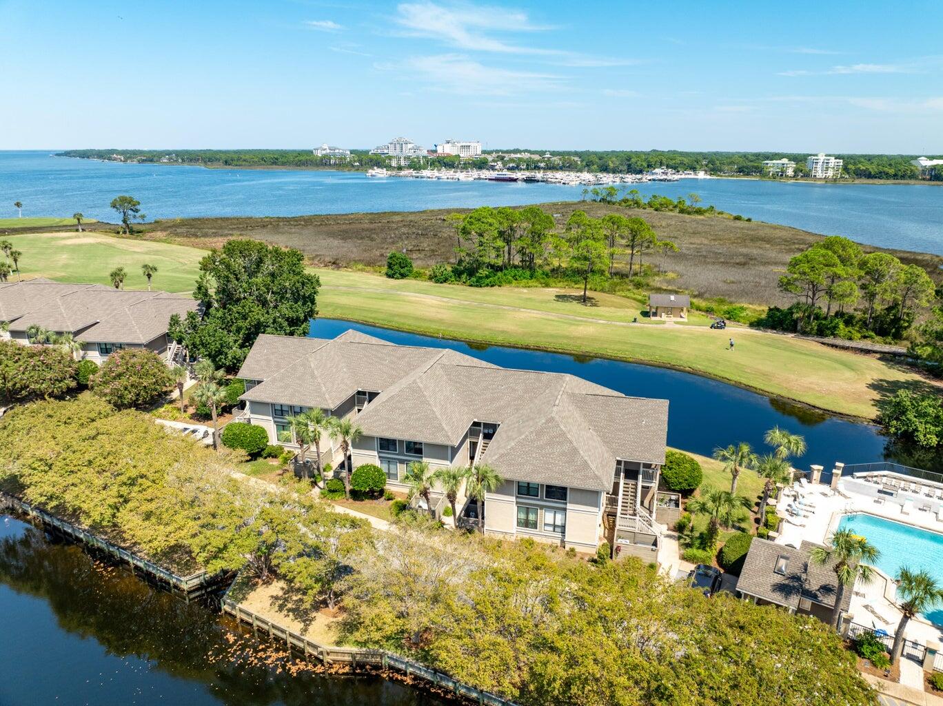 821 Harbour Point Drive, 821