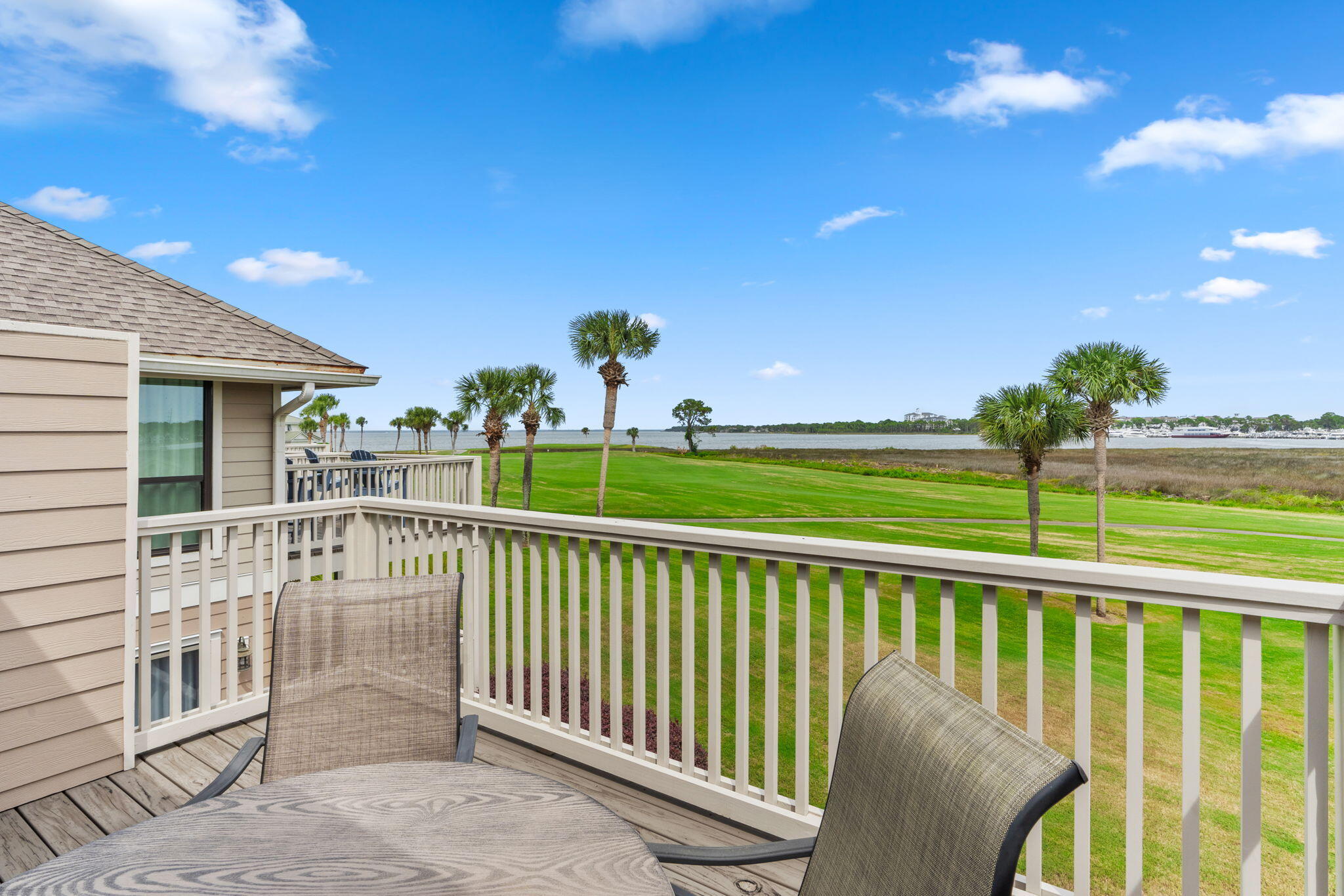 821 Harbour Point Drive, 821