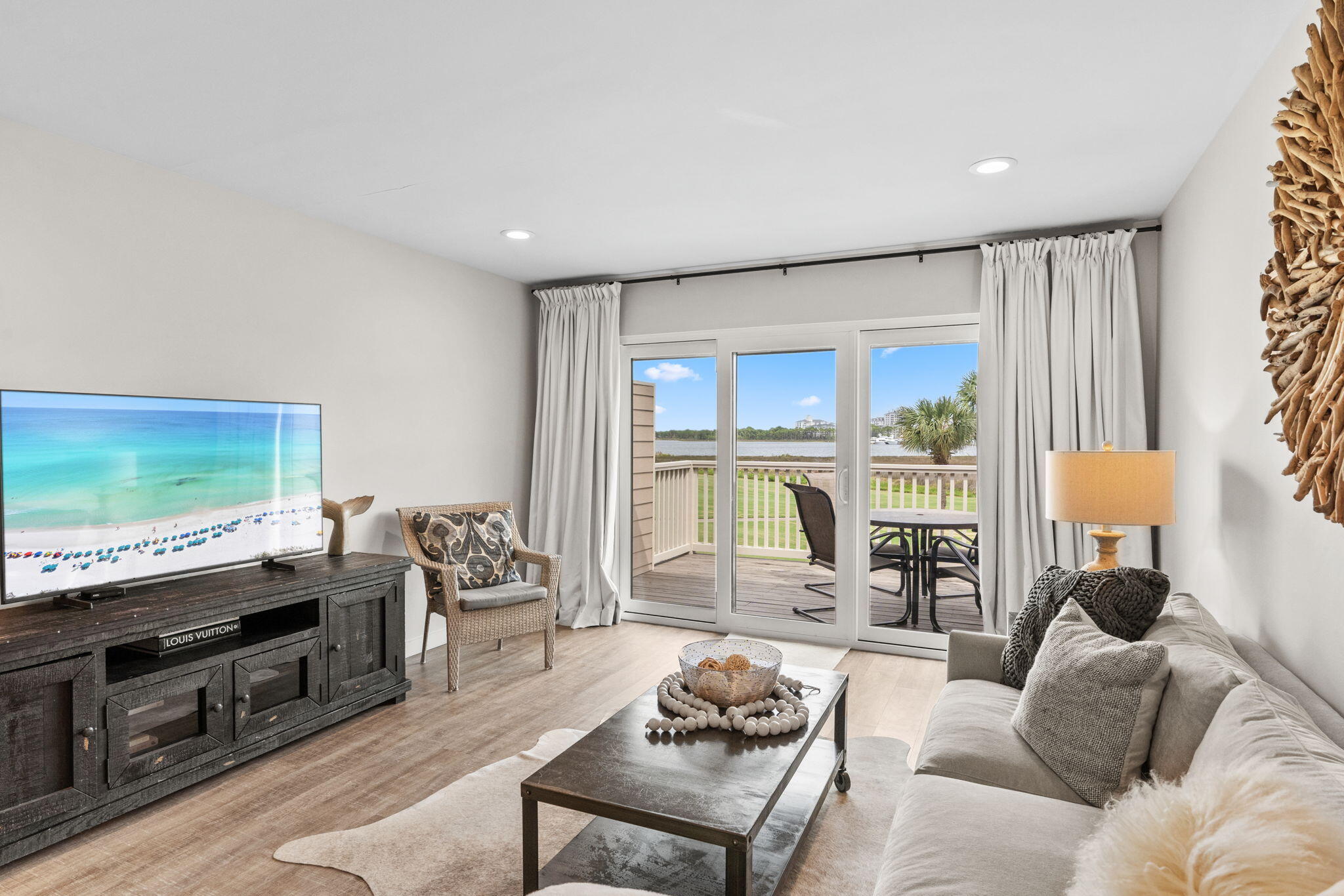 821 Harbour Point Drive, 821