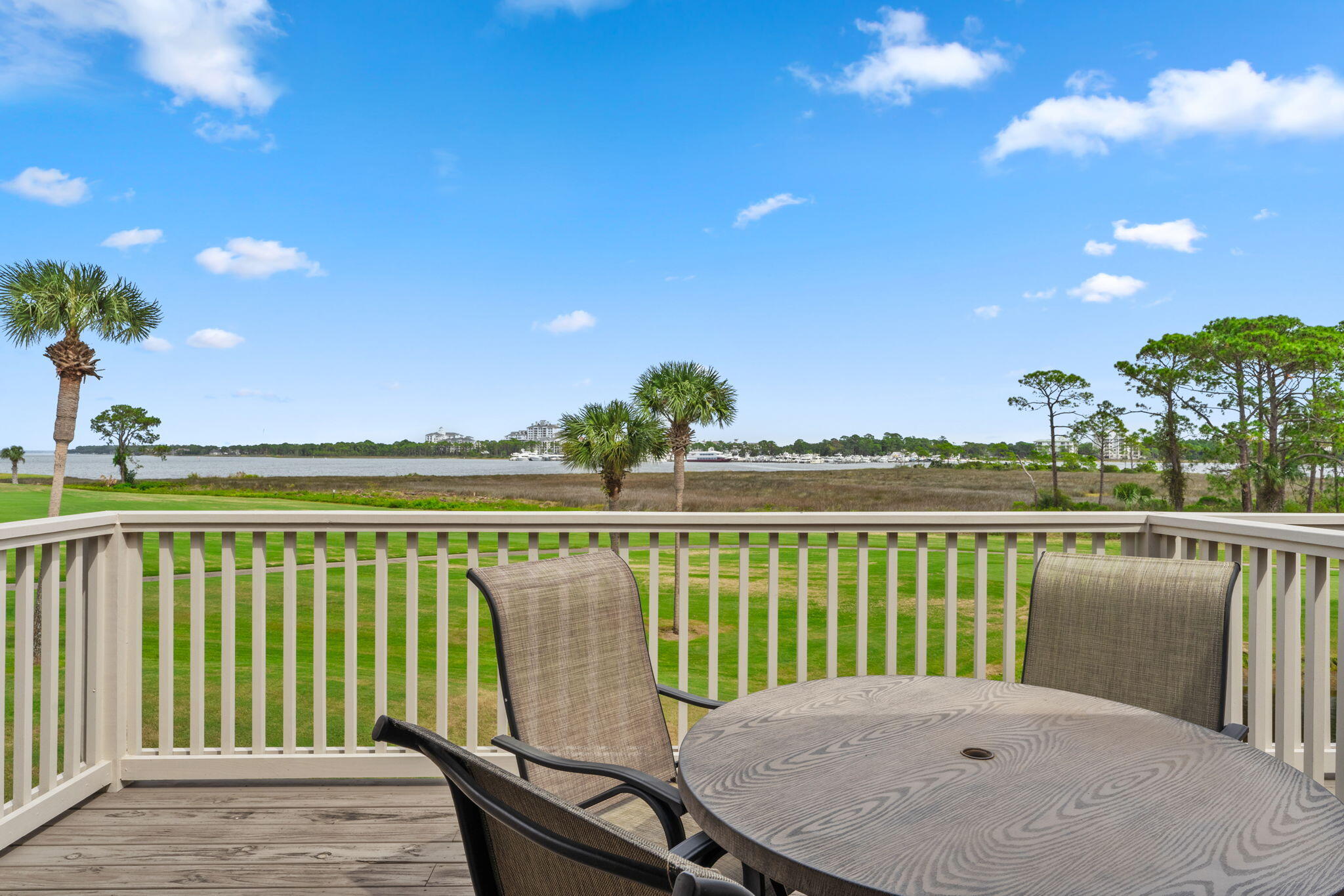 821 Harbour Point Drive, 821