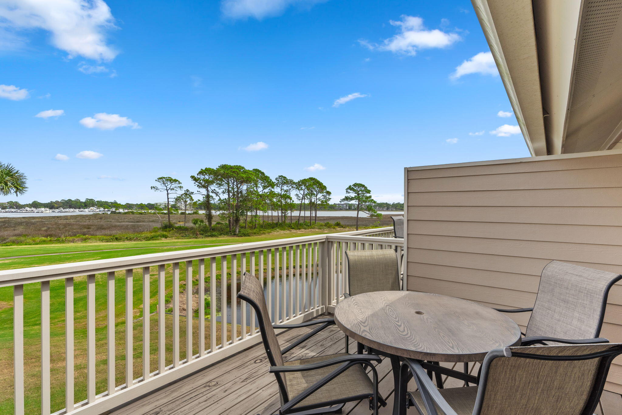 821 Harbour Point Drive, 821