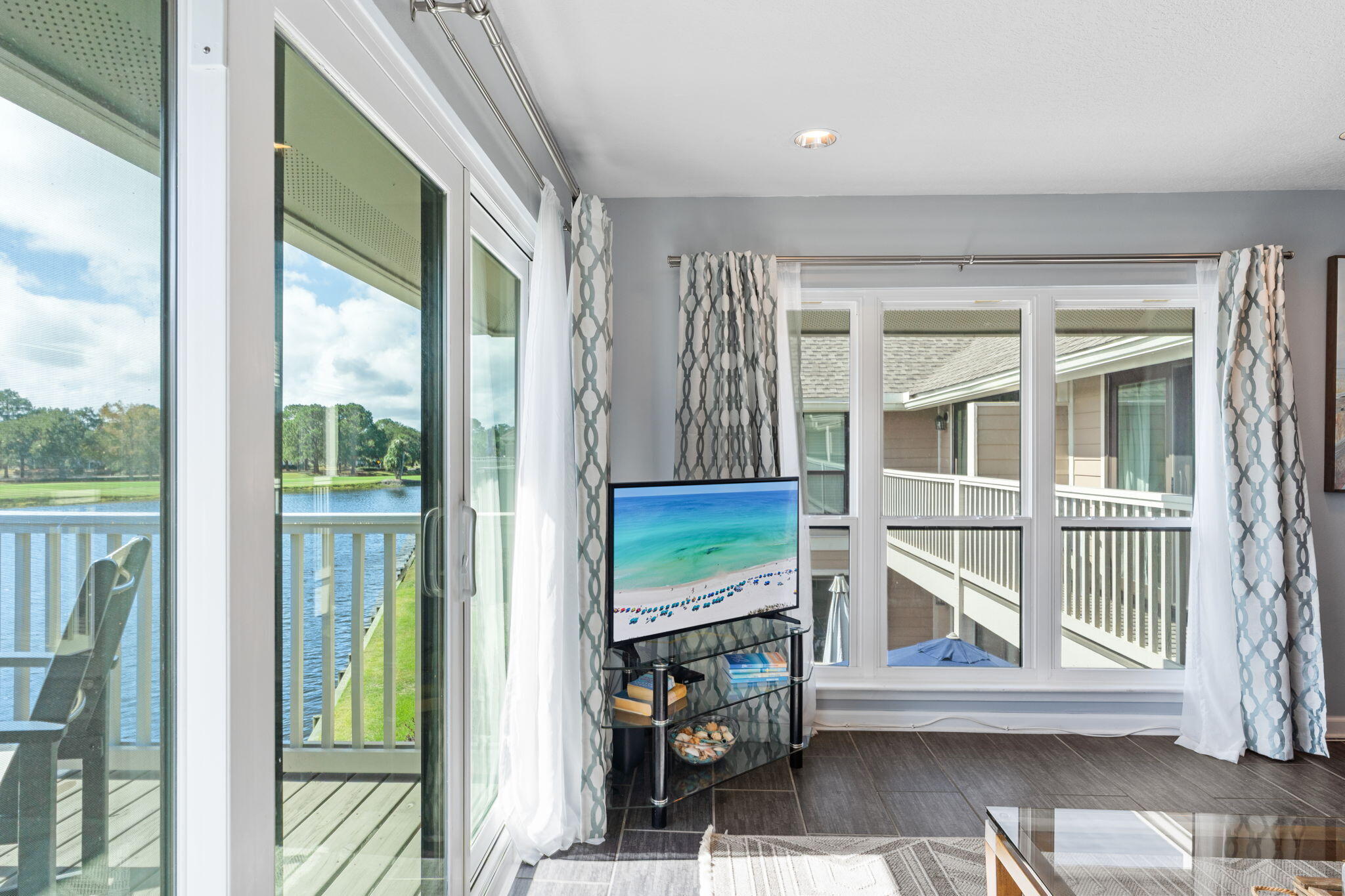 918 Harbour Pointe Lane, 918