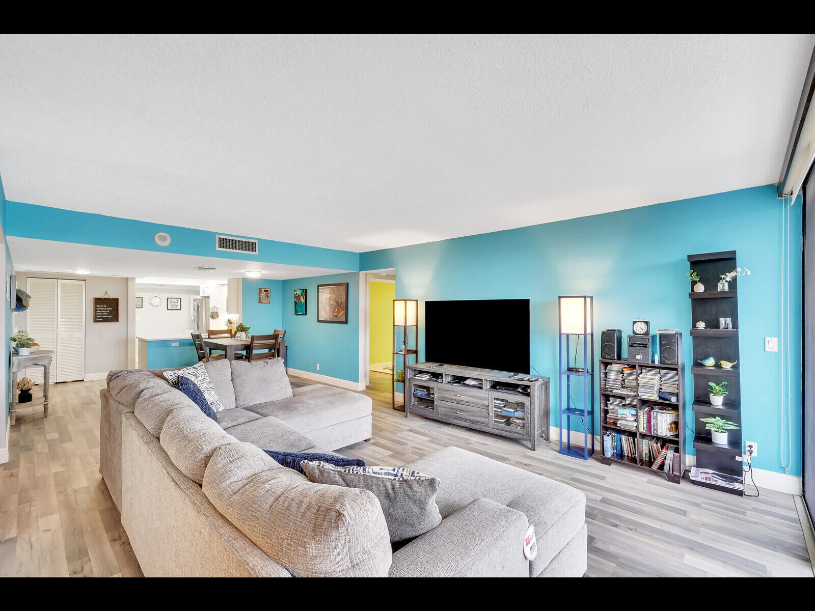 2400 Presidential Way 401