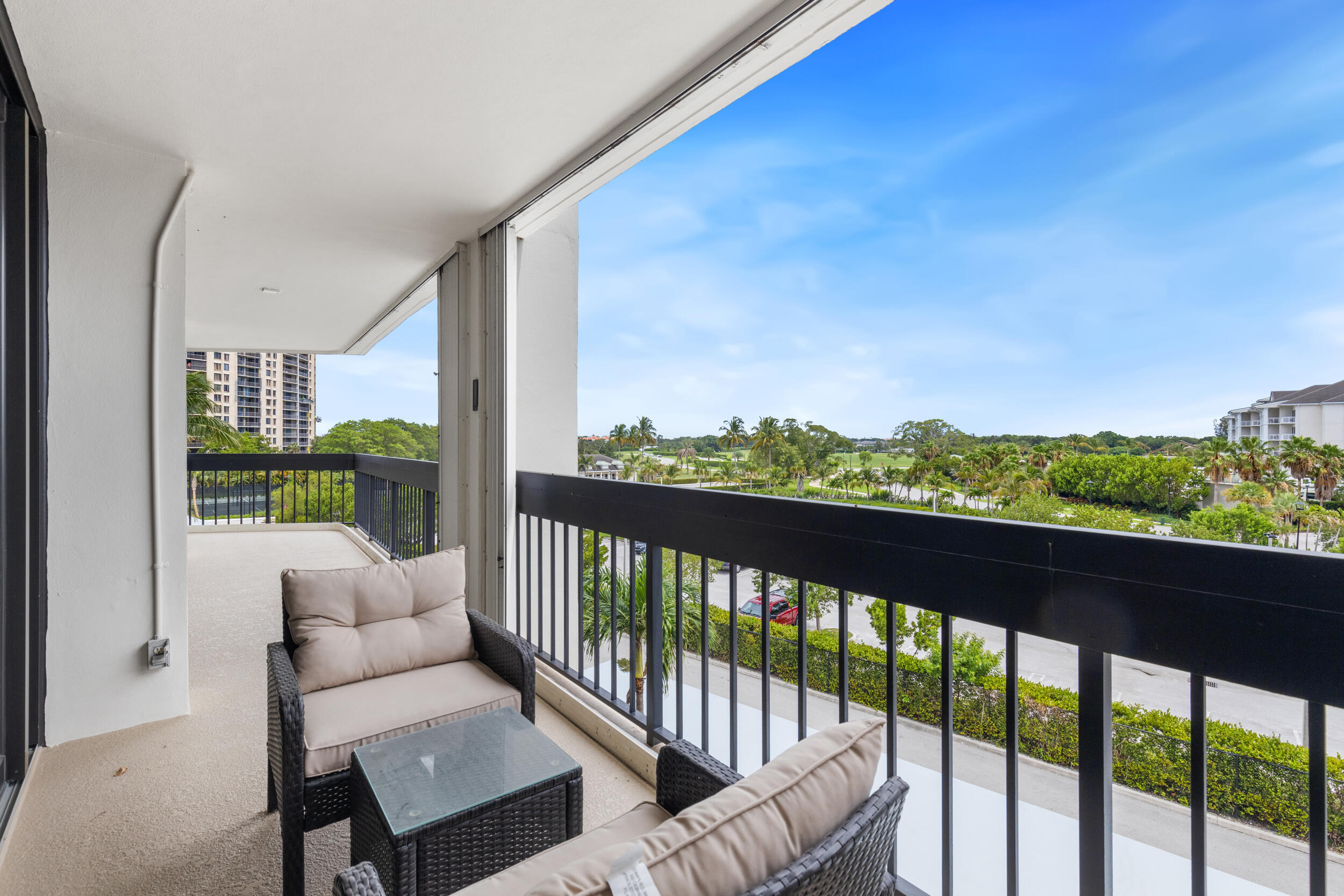 2400 Presidential Way 401