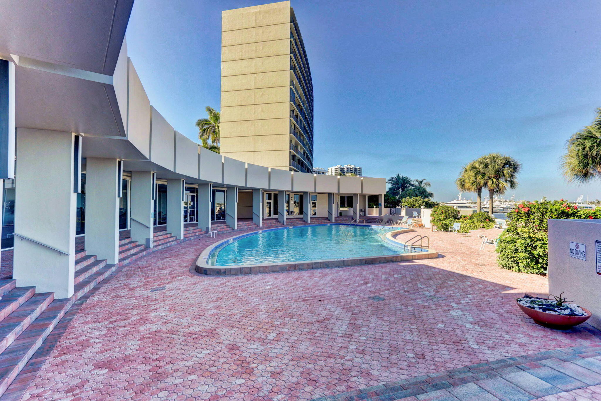 136 Lakeshore Drive