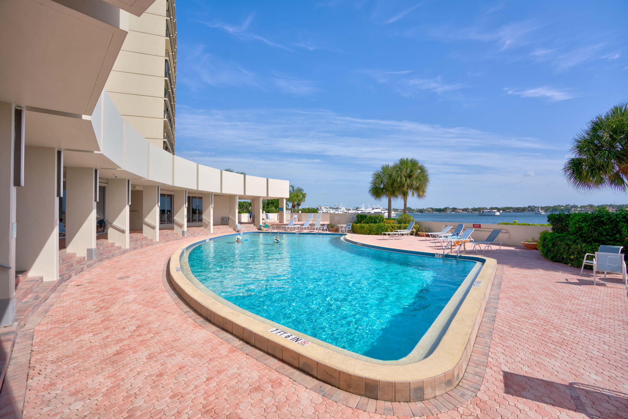 136 Lakeshore Drive