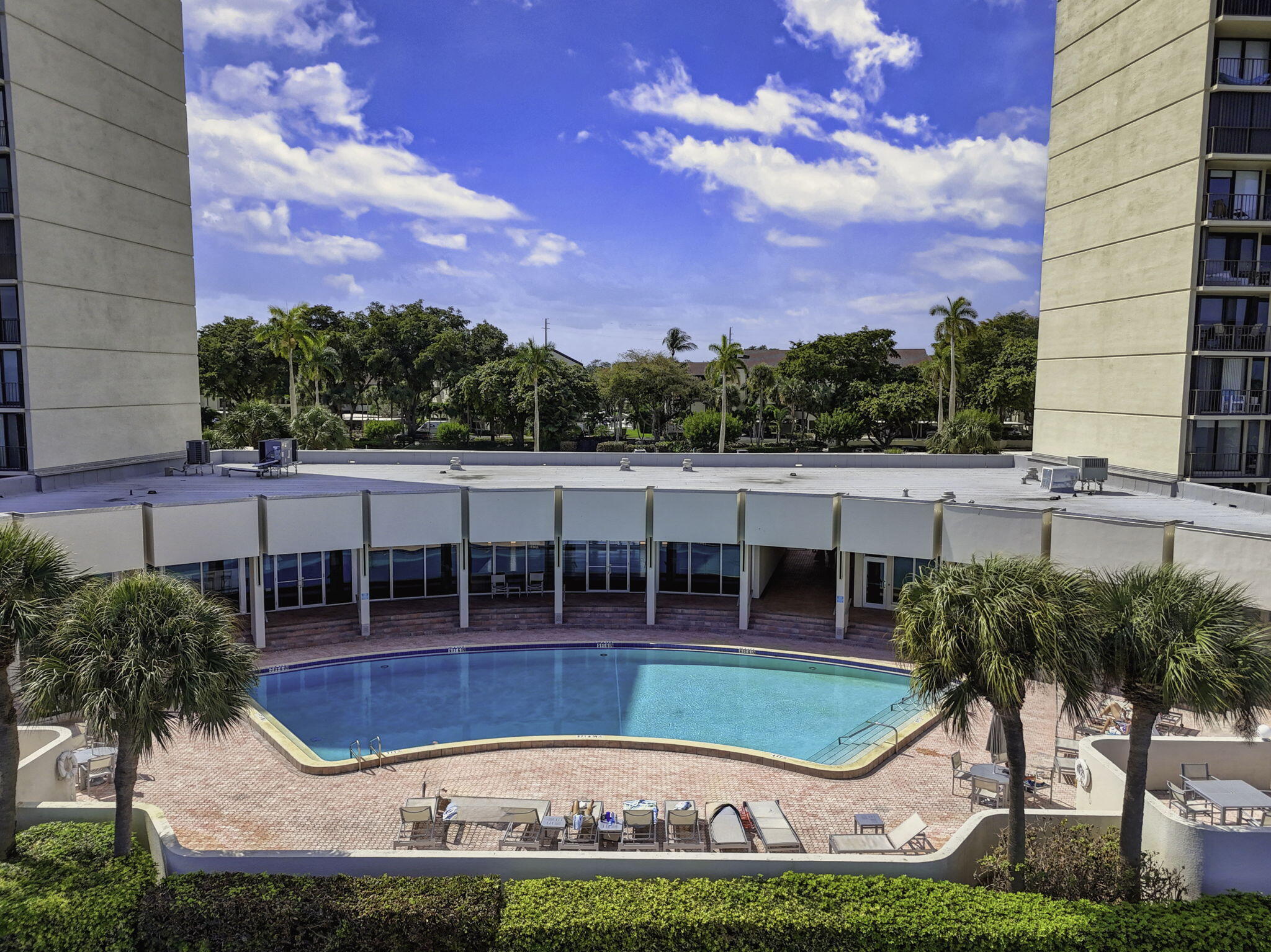 136 Lakeshore Drive