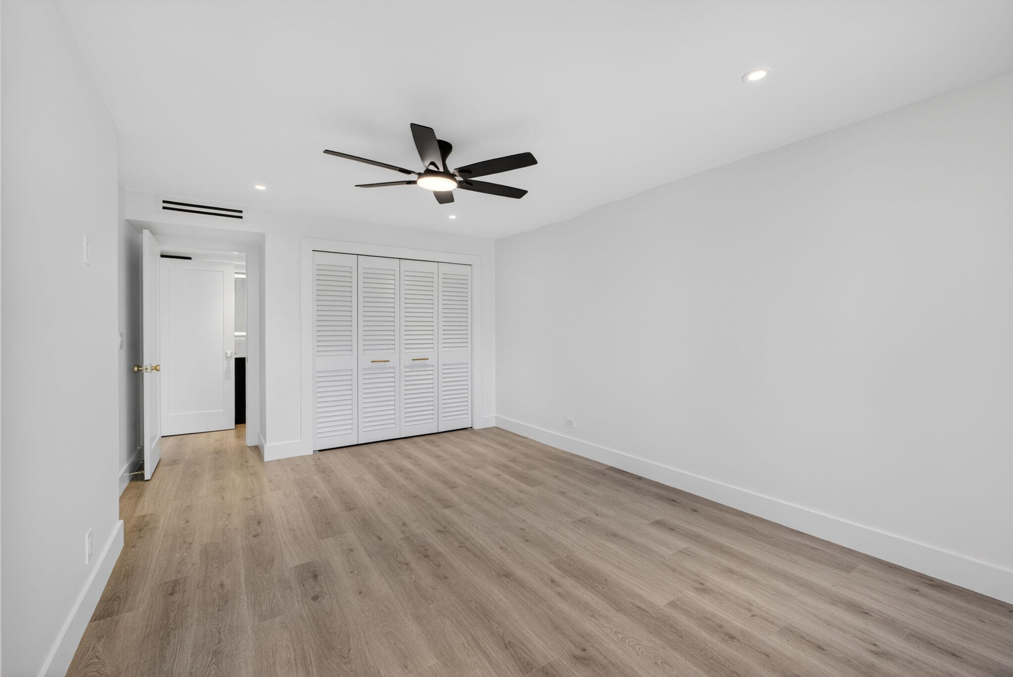 136 Lakeshore Drive