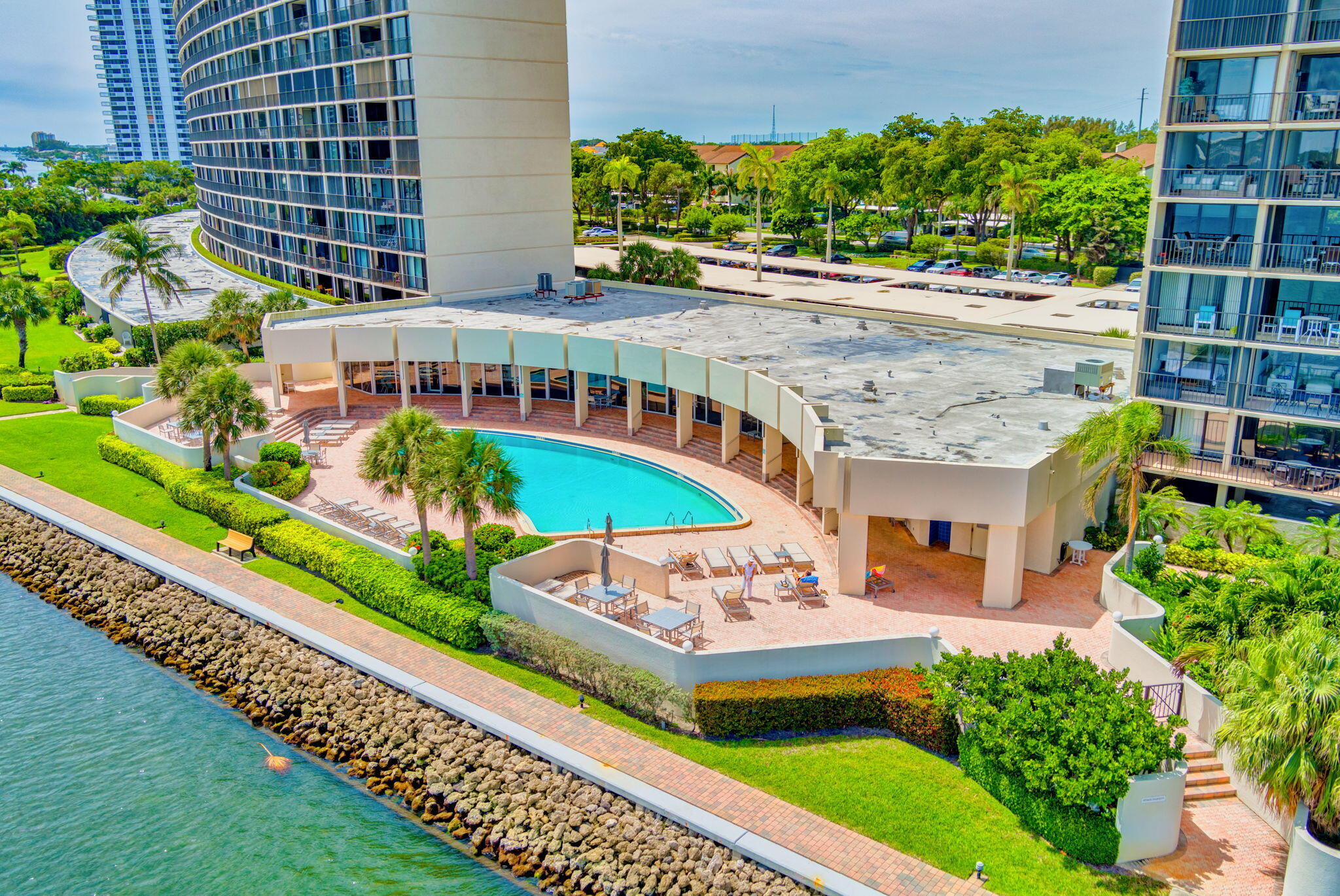 136 Lakeshore Drive