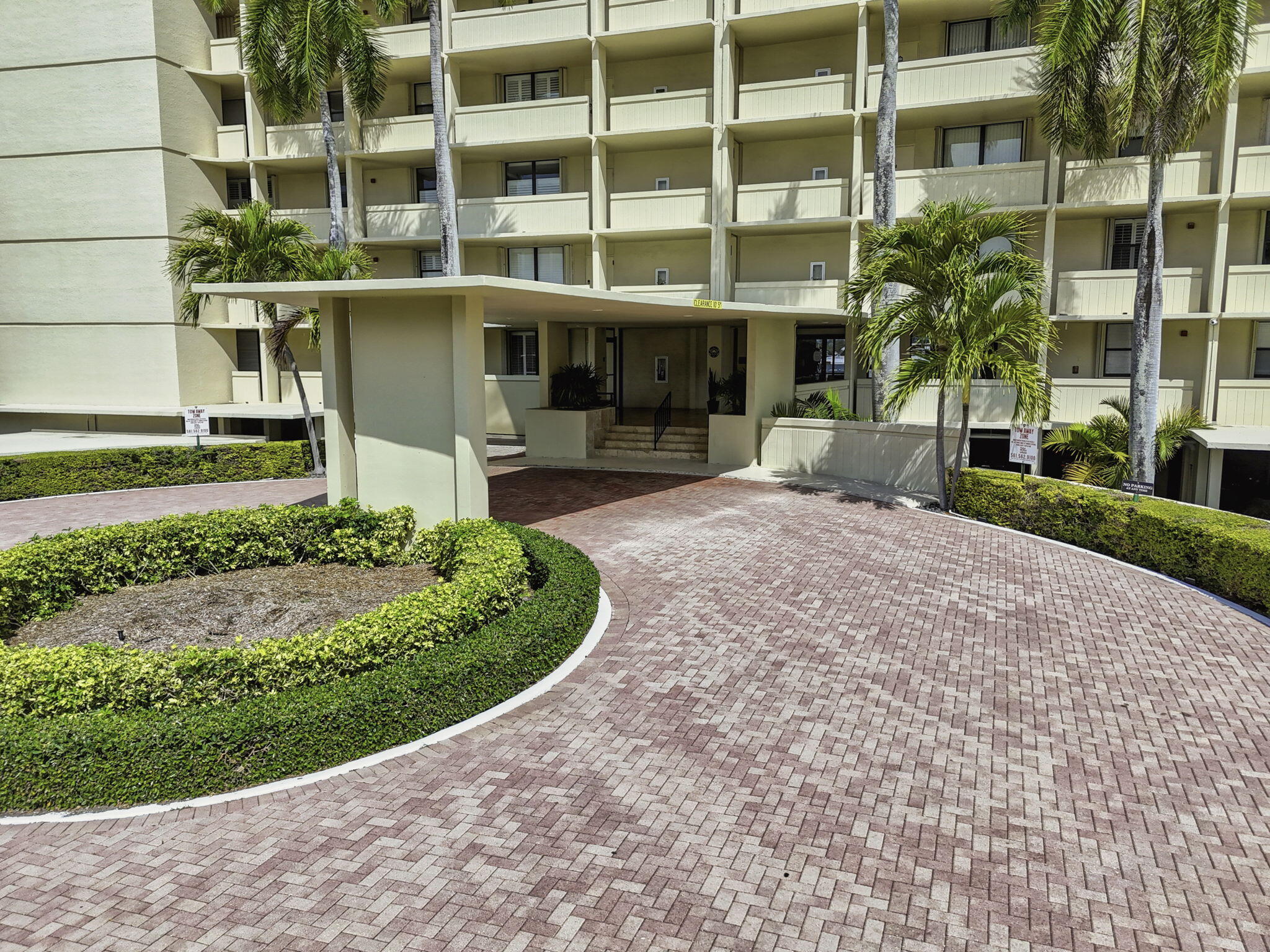 136 Lakeshore Drive
