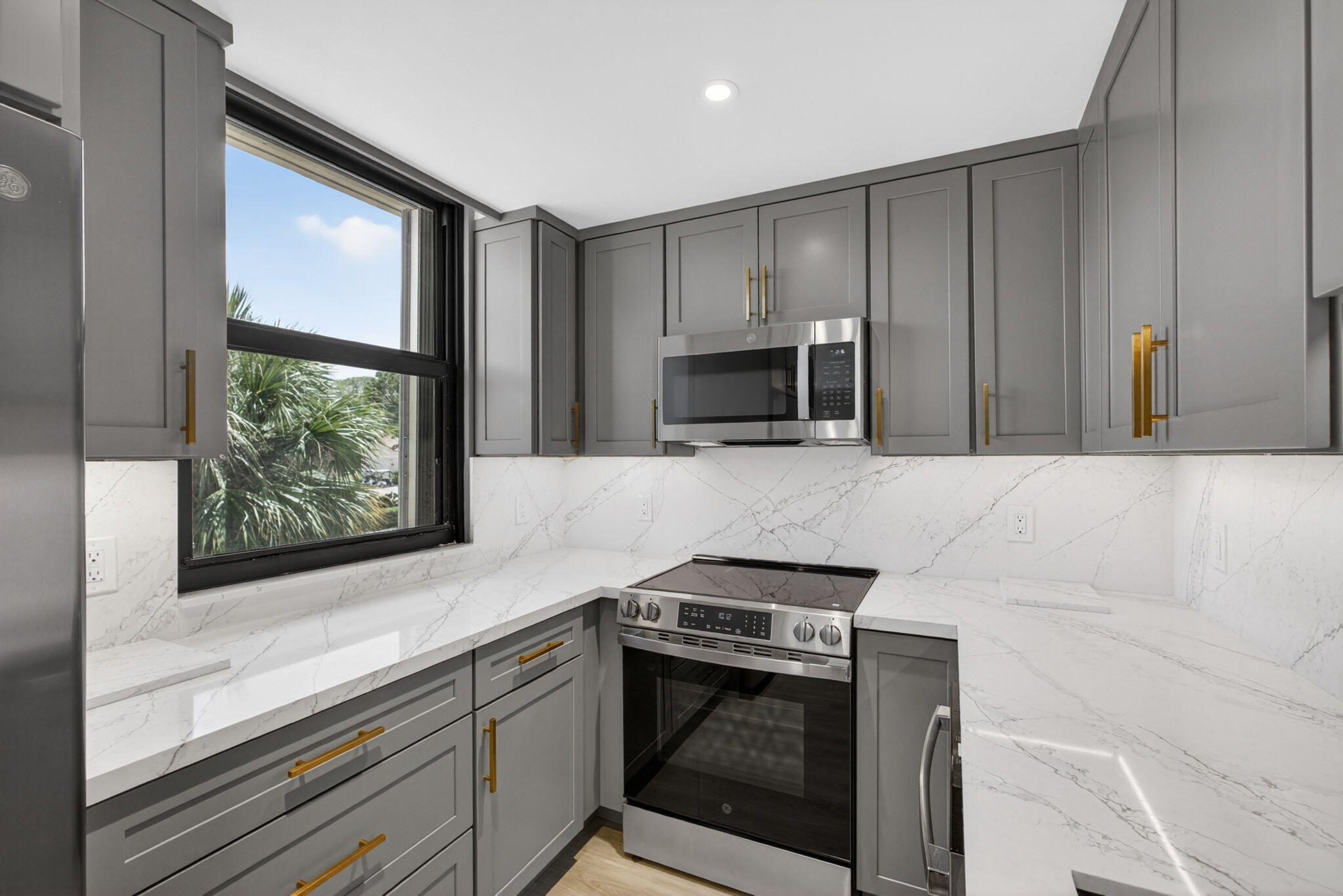136 Lakeshore Drive