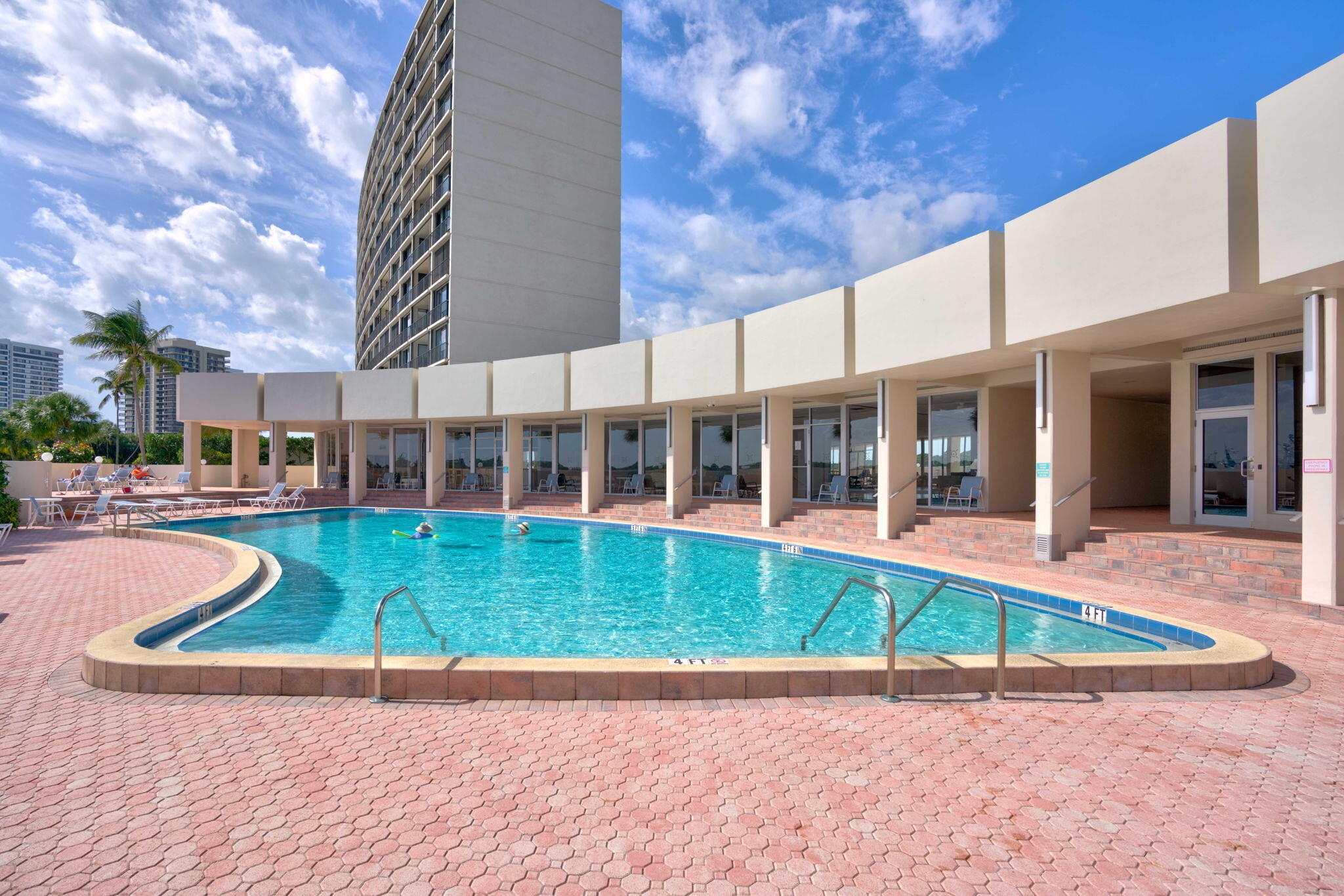 136 Lakeshore Drive
