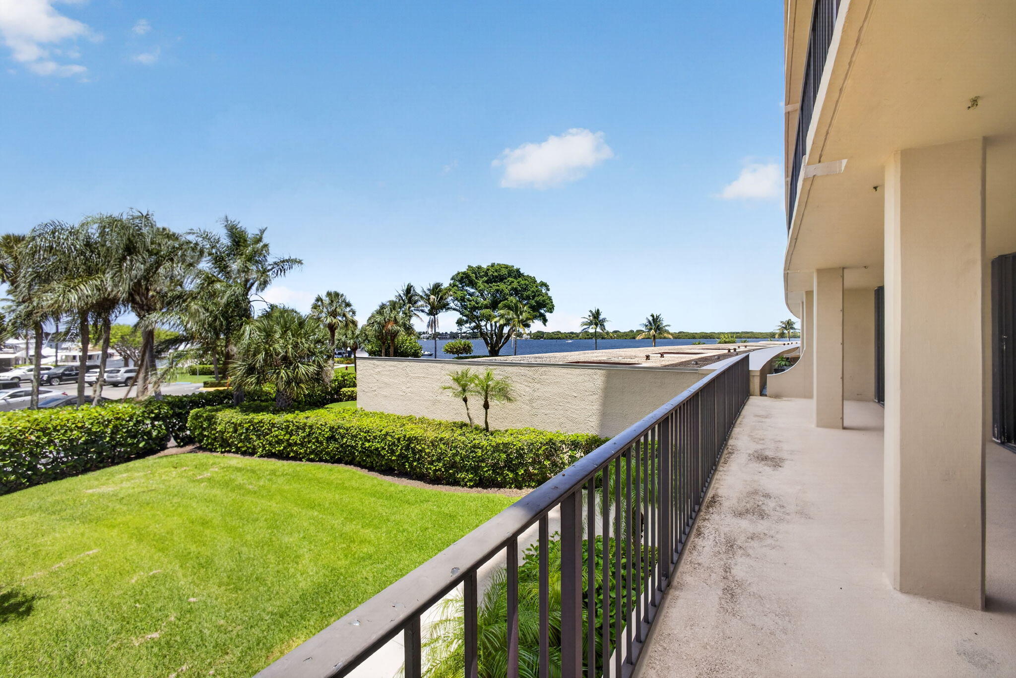 136 Lakeshore Drive