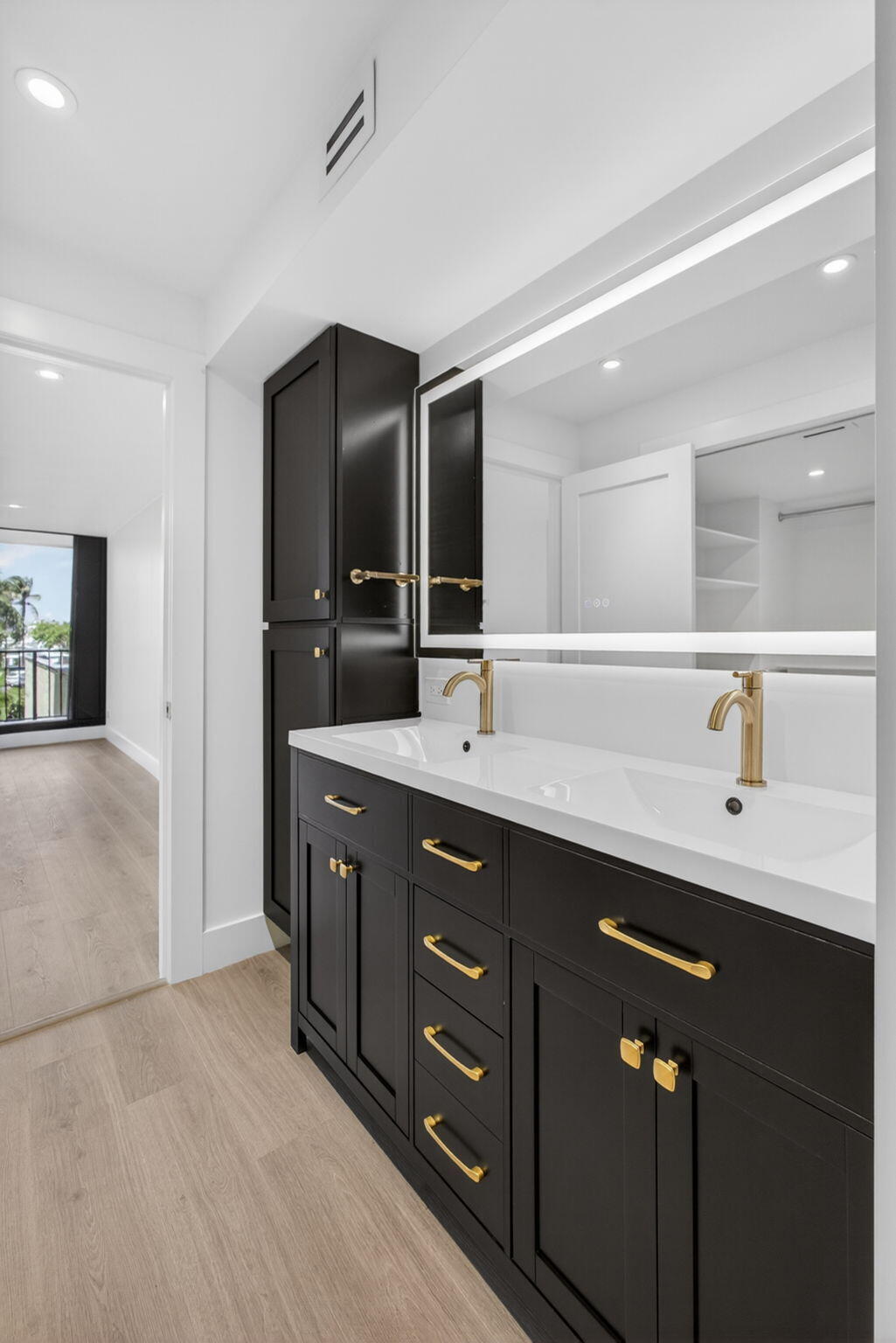 136 Lakeshore Drive