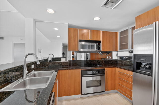 610 CLEMATIS Street 831