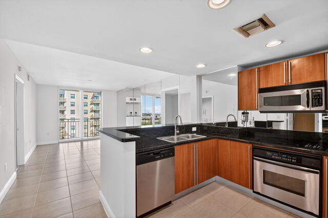610 CLEMATIS Street 831