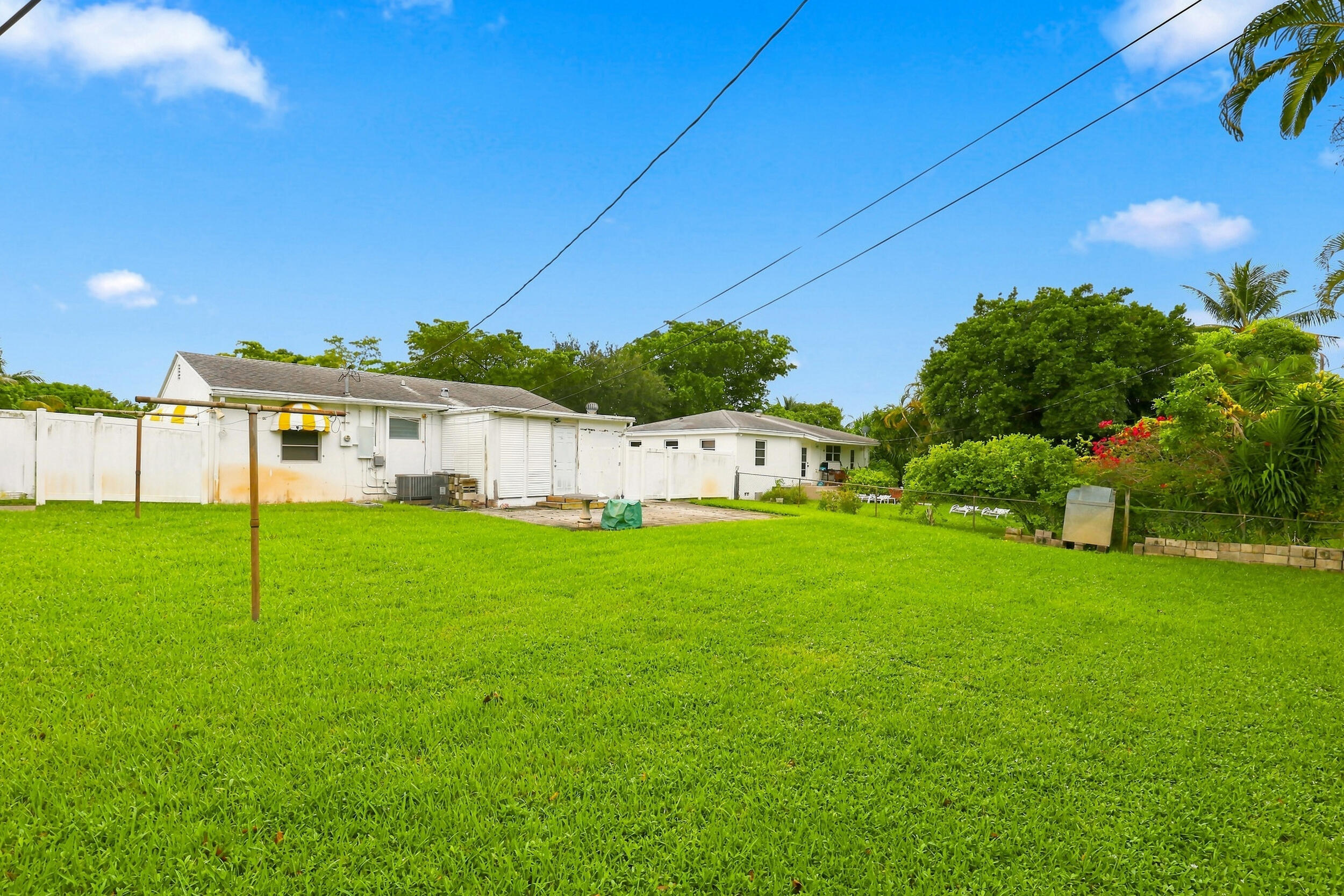 933 UPLAND Road