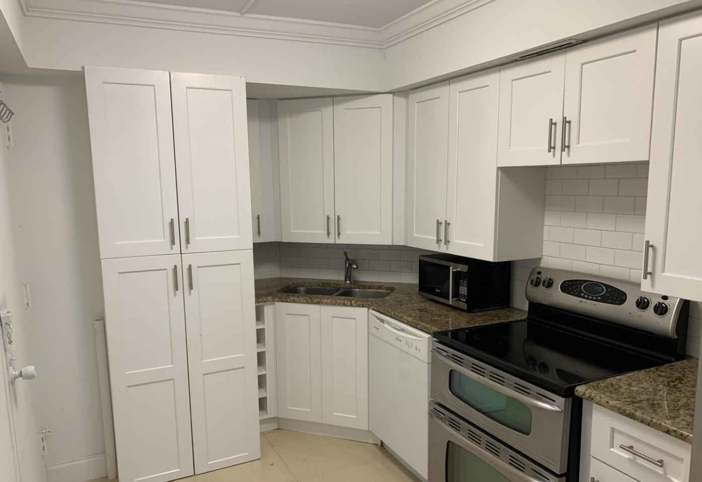 2425 Presidential Way 202