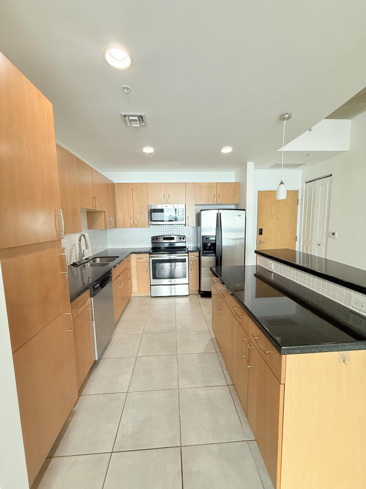 300 S Australian Avenue 811