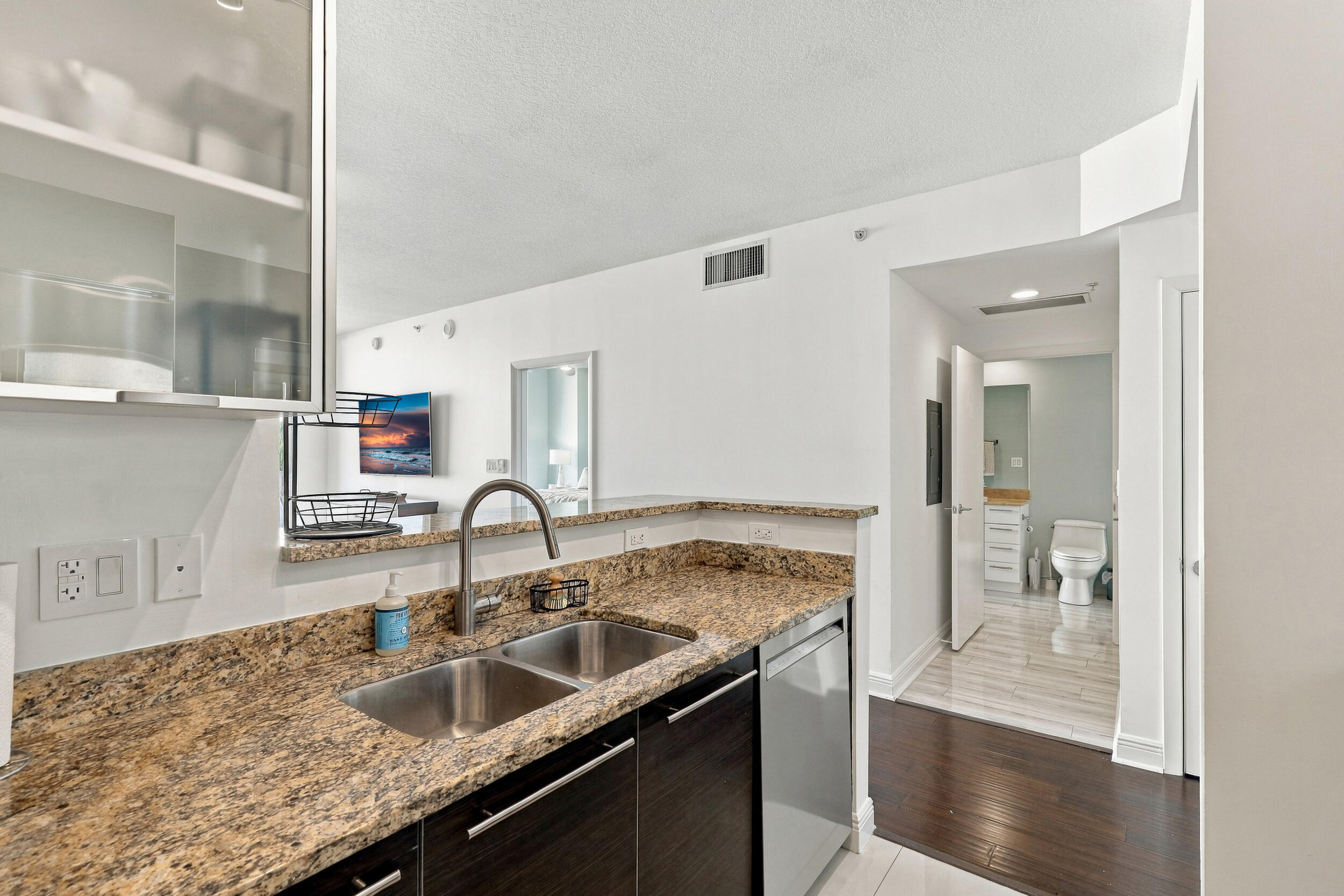 550 OKEECHOBEE Boulevard 521