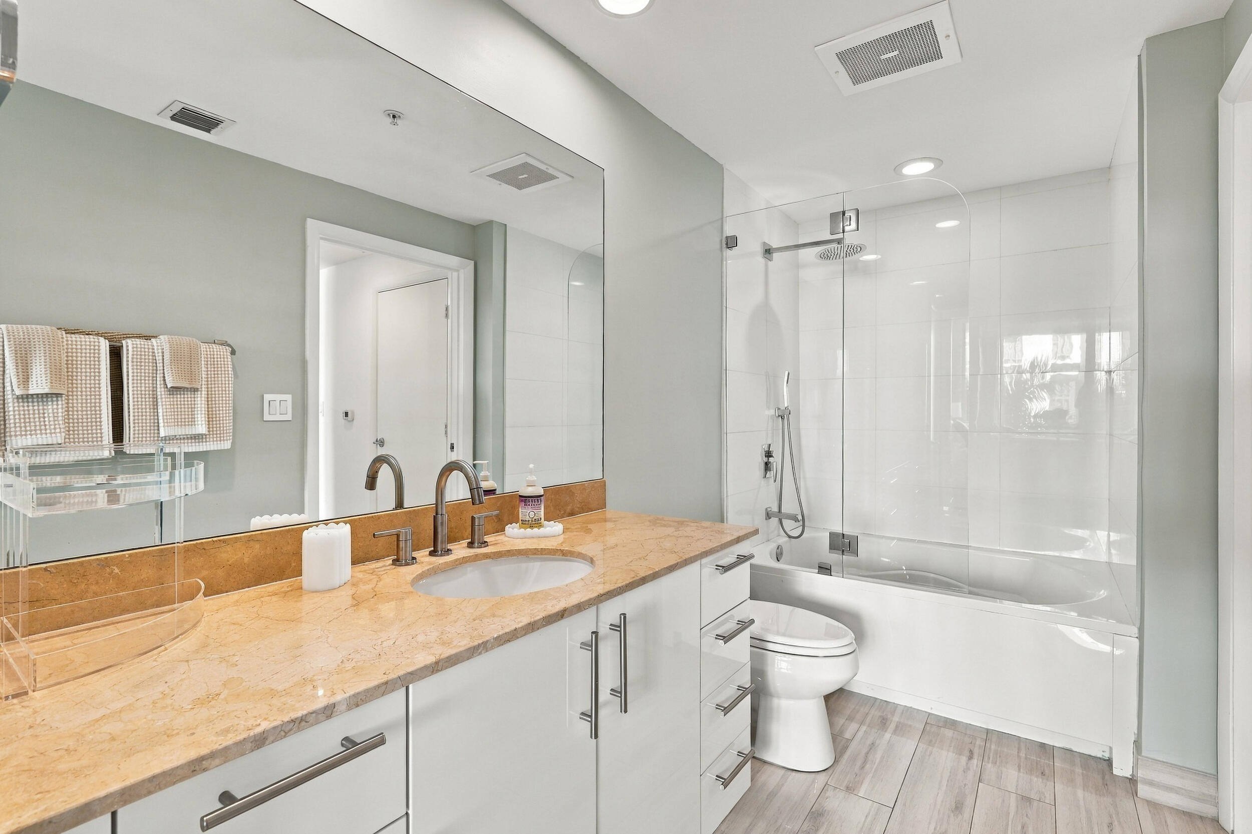 550 OKEECHOBEE Boulevard 521